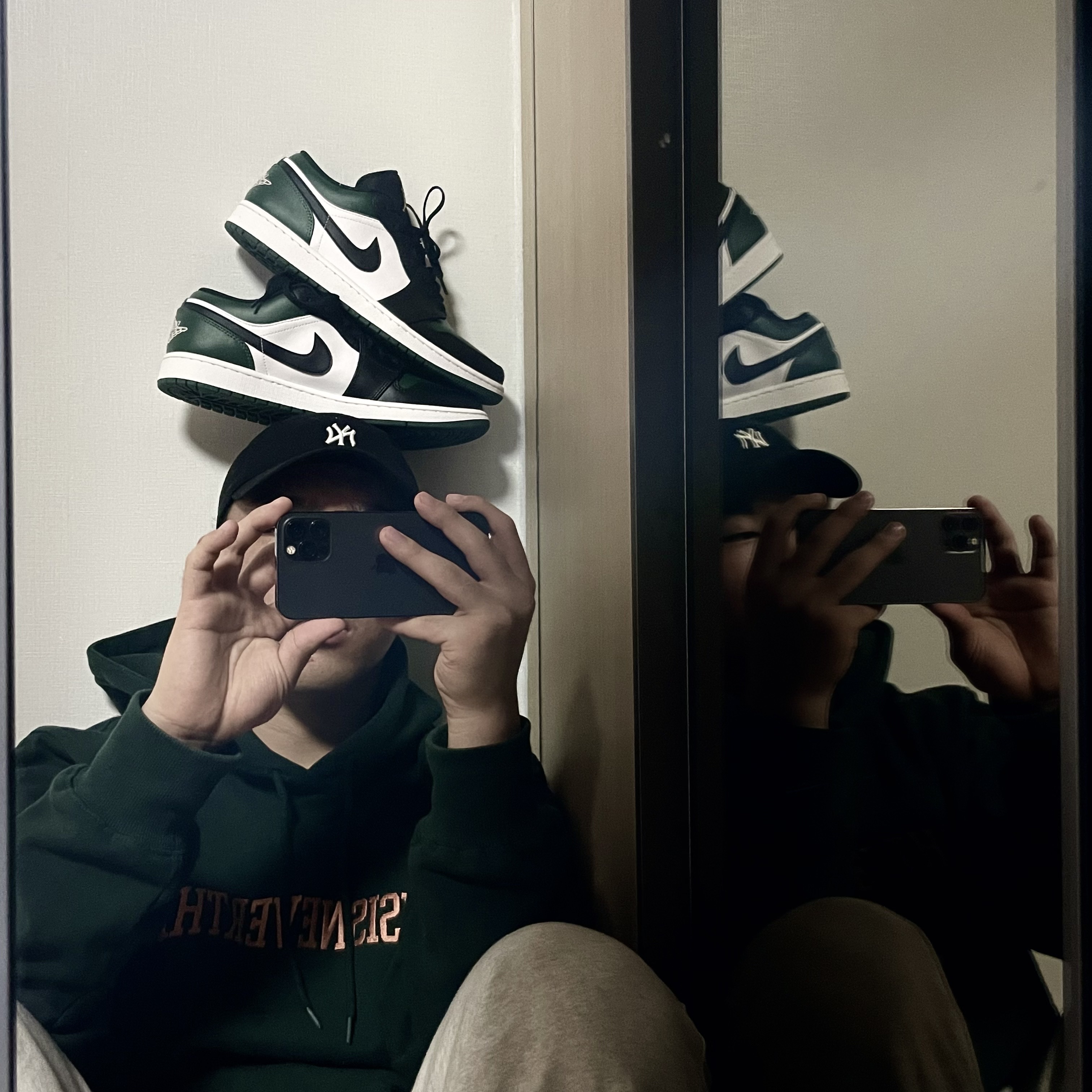 Jordan 1 Low Green Toe 착용 스타일 - 1