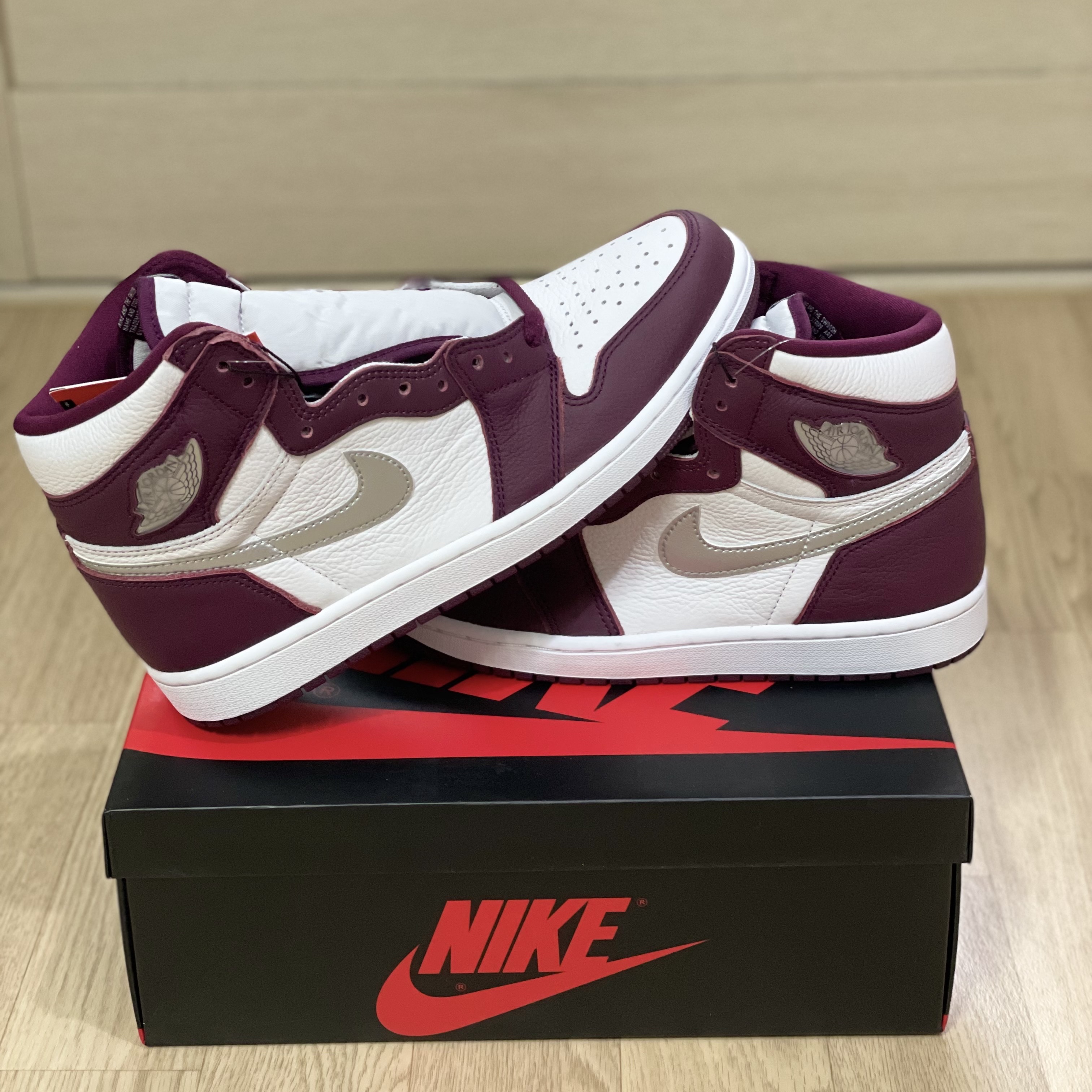 Jordan 1 Retro High OG Bordeaux 착용 스타일 - 2