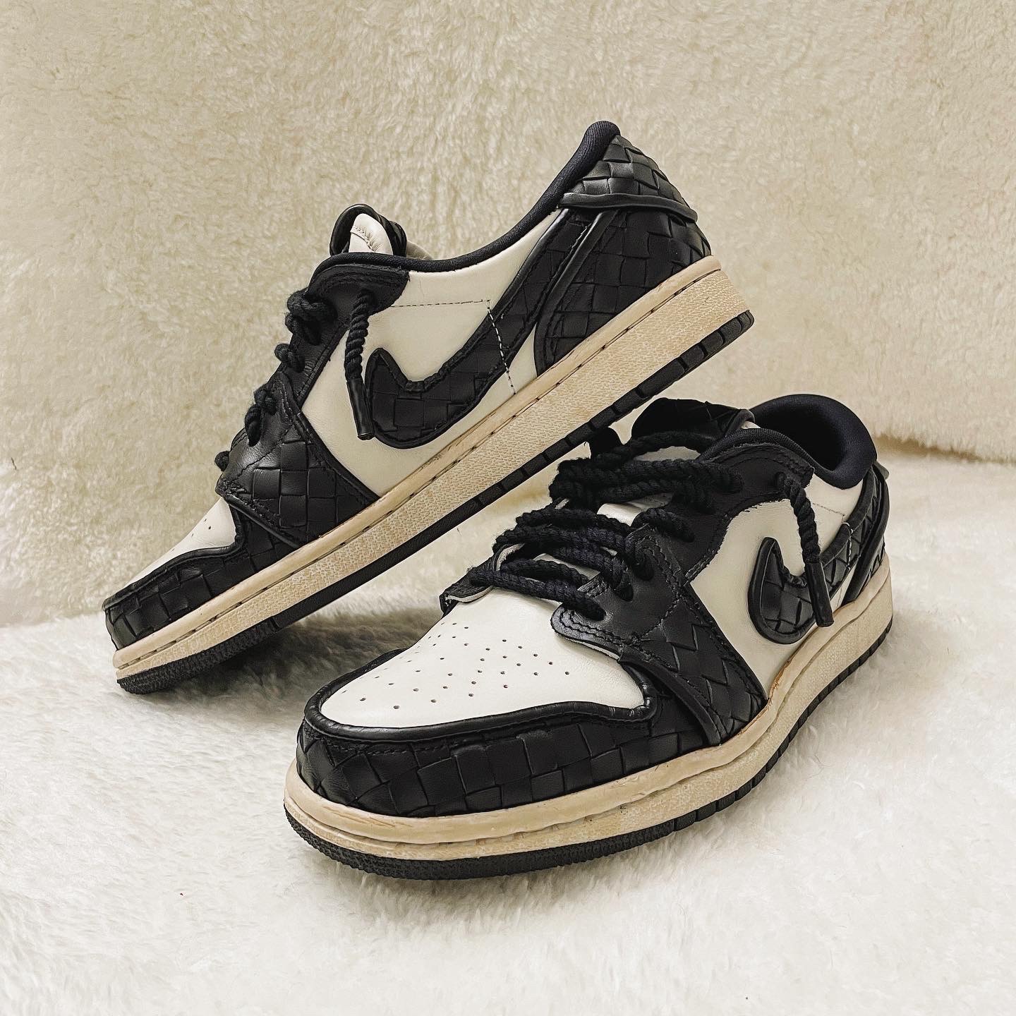 (W) Jordan 1 Low SE Utility White Gym Red Black 착용 스타일 - 3