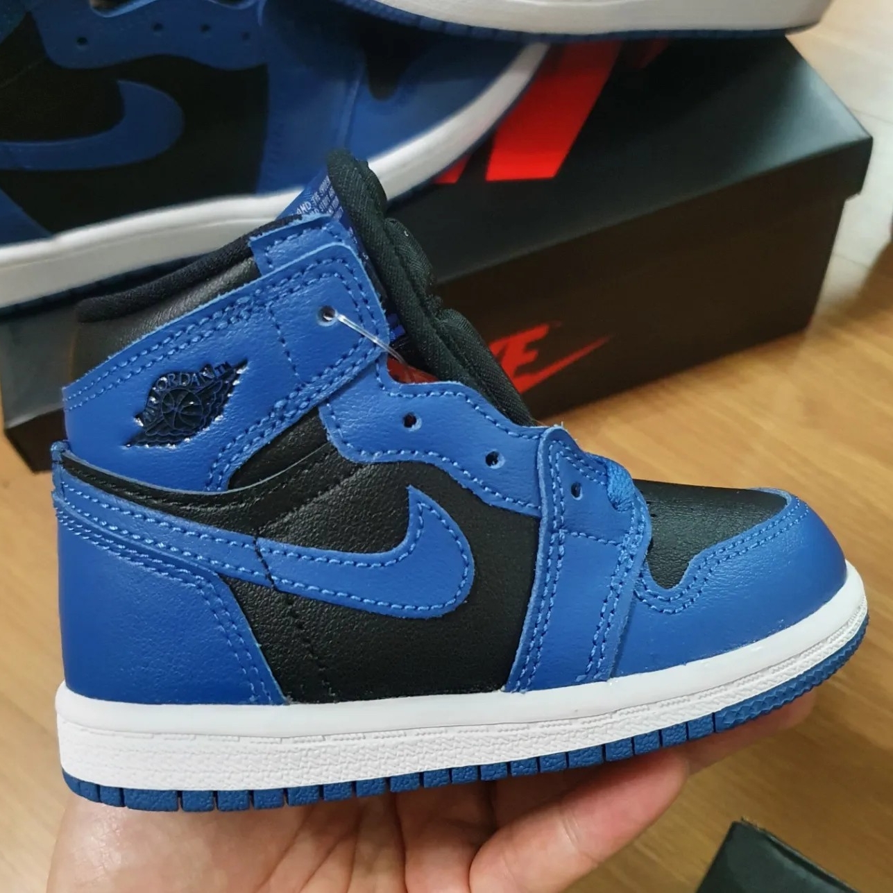 (TD) Jordan 1 Retro High OG Dark Marina Blue, Jordan 1 Retro High OG Dark Marina Blue 착용 스타일 - 1