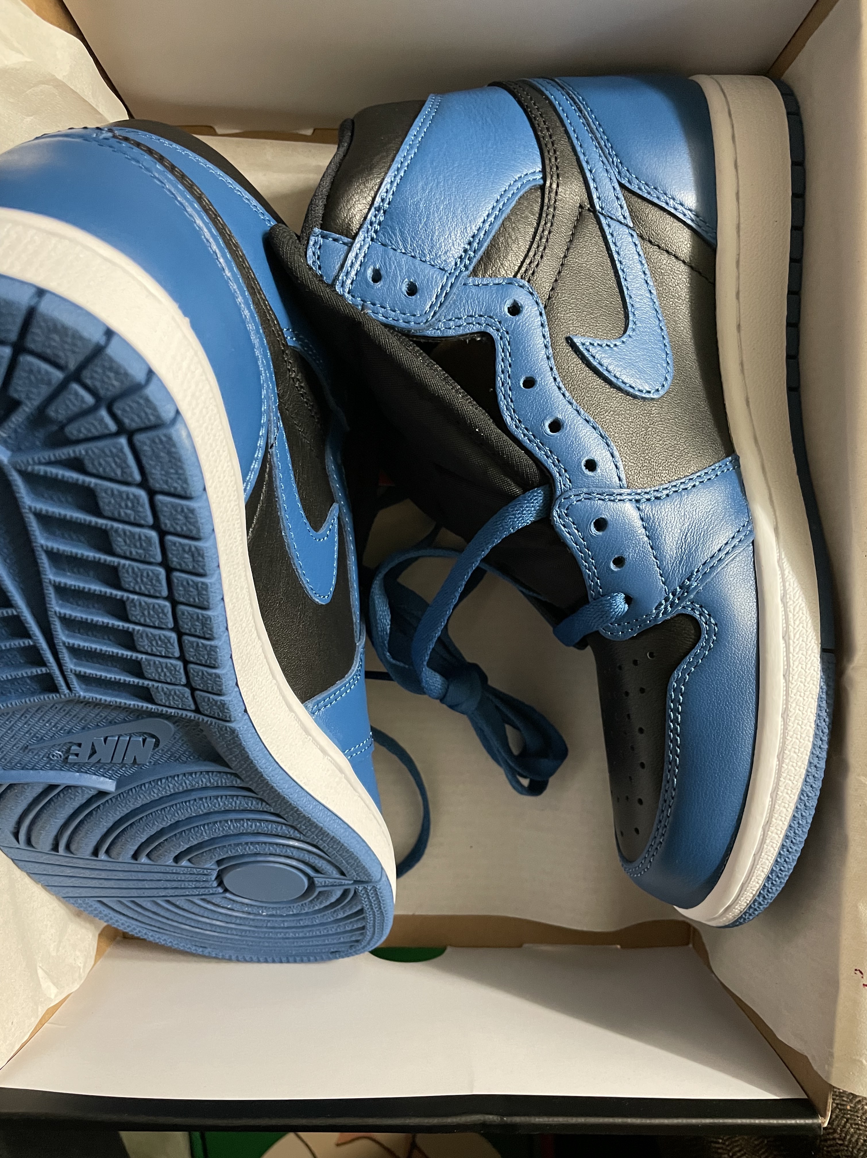 Jordan 1 Retro High OG Dark Marina Blue 착용 스타일 - 1