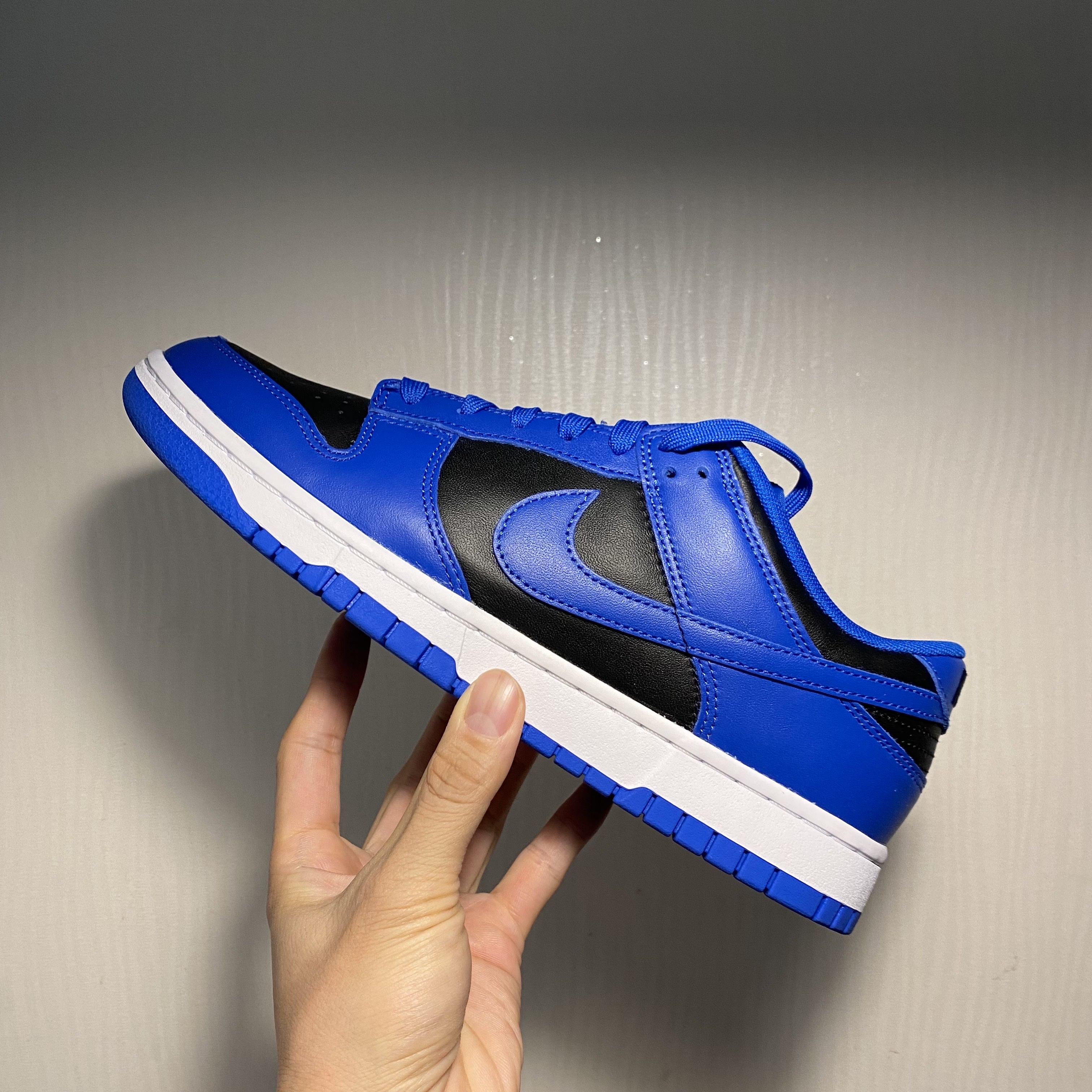 Nike Dunk Low Retro Hyper Cobalt 착용 스타일 - 5