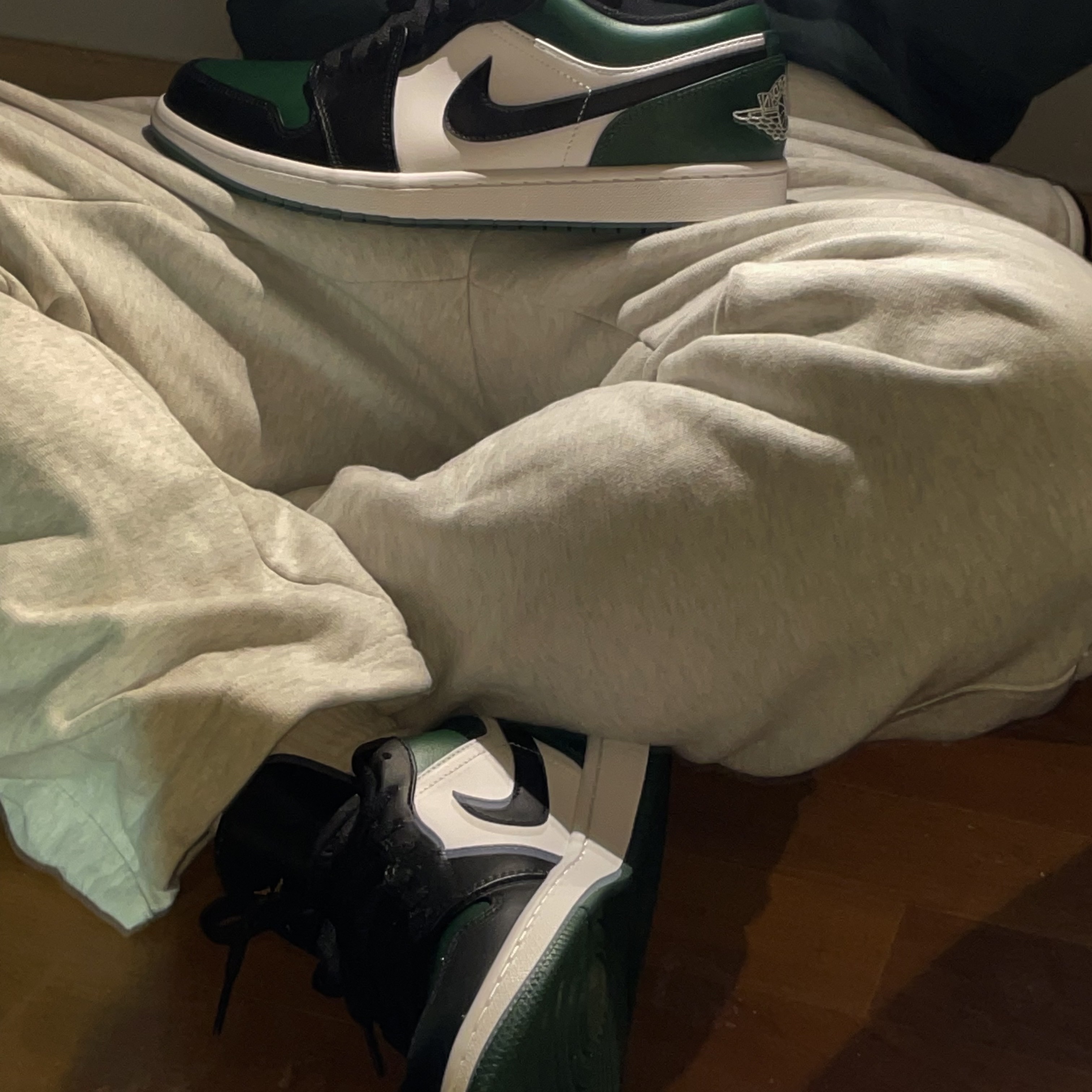 Jordan 1 Low Green Toe 착용 스타일 - 3