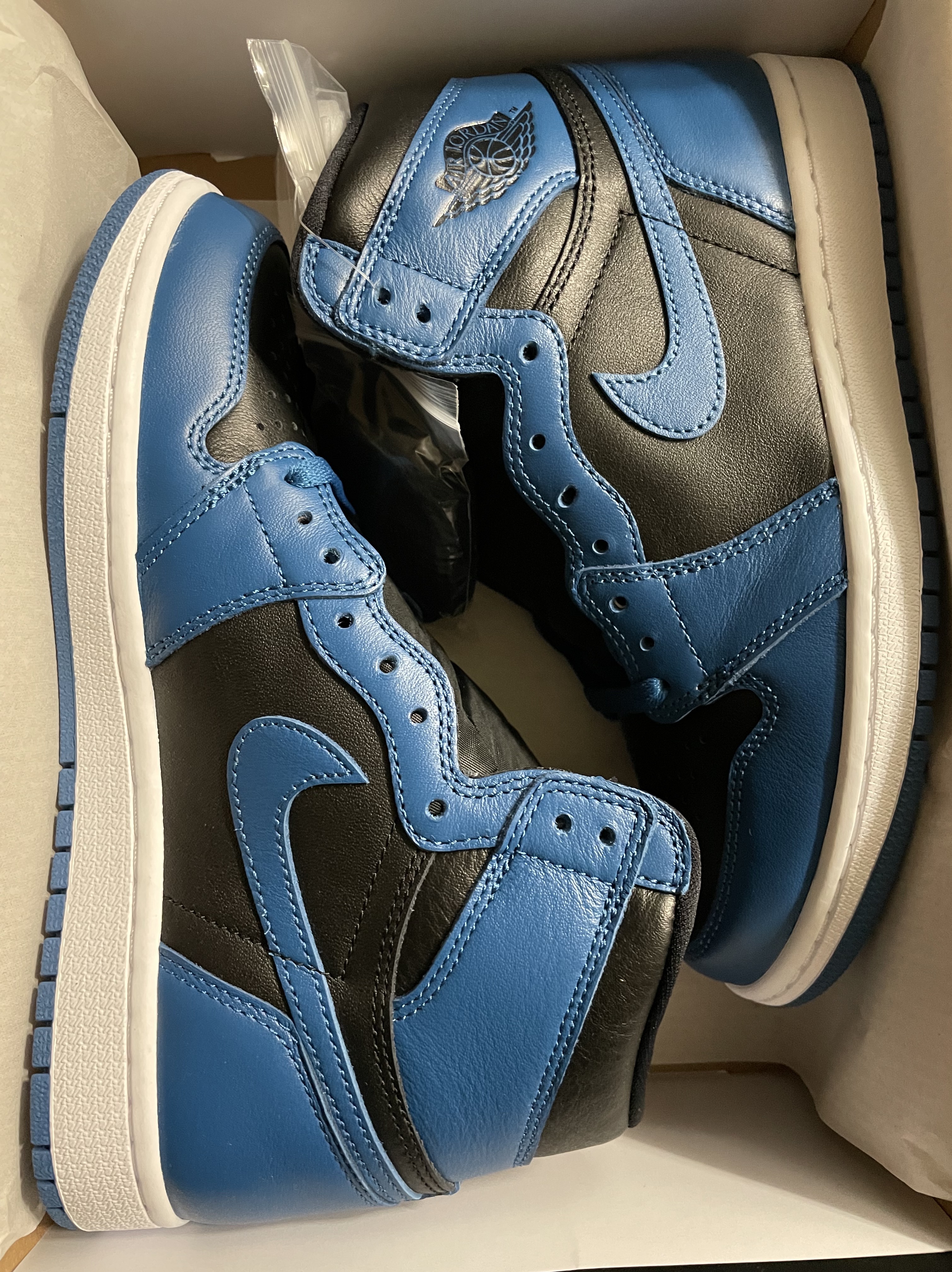 Jordan 1 Retro High OG Dark Marina Blue 착용 스타일 - 2