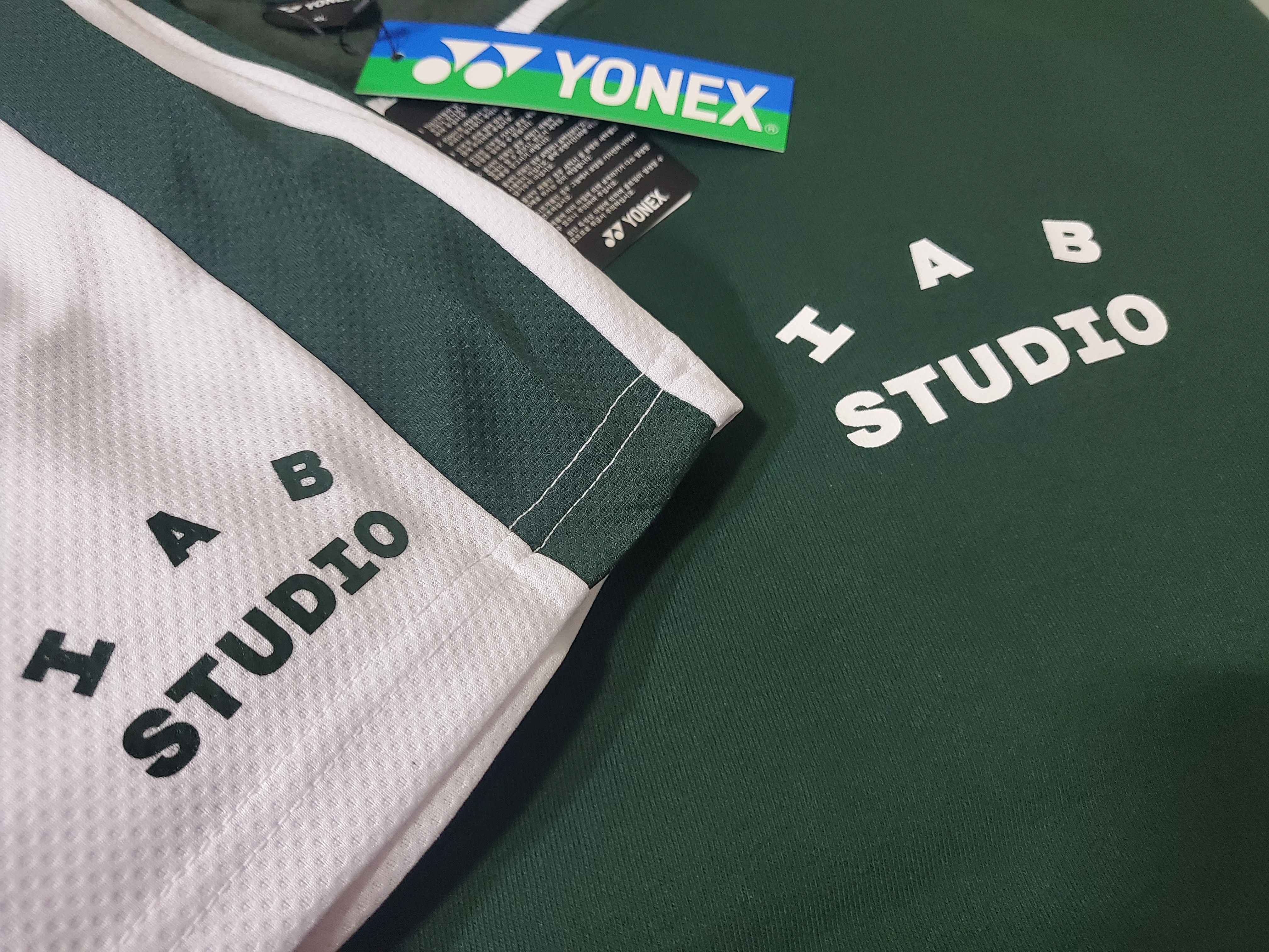 IAB Studio x Yonex Sweatshirt Green, IAB Studio x Yonex Game Shorts White 착용 스타일