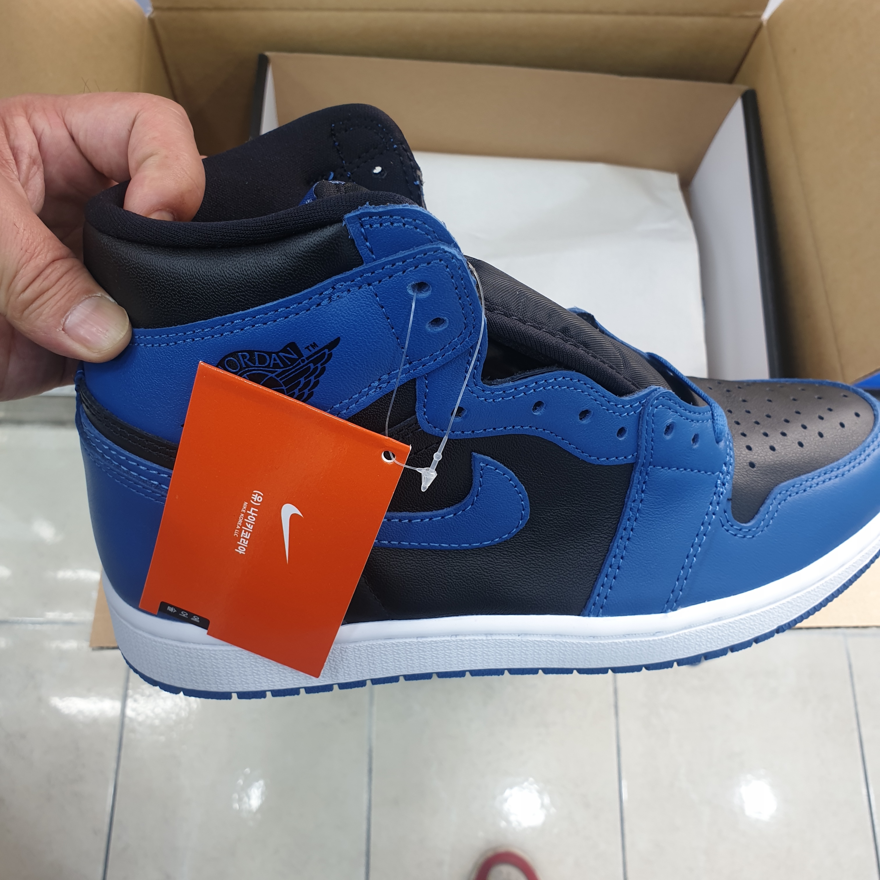 Jordan 1 Retro High OG Dark Marina Blue 착용 스타일 - 1