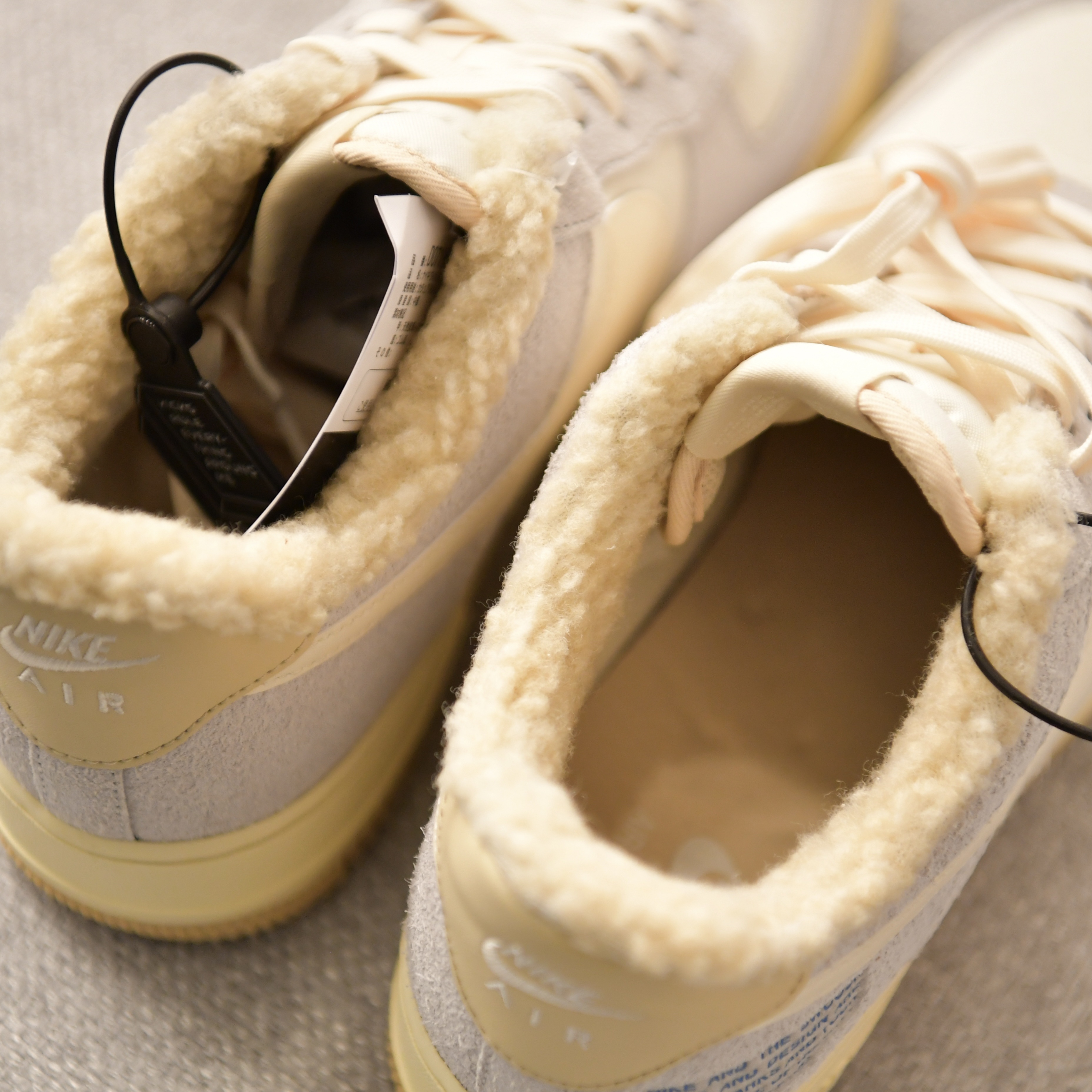 (W) Nike Air Force 1 '07 LV8 Photon Dust Cashmere 착용 스타일 - 5