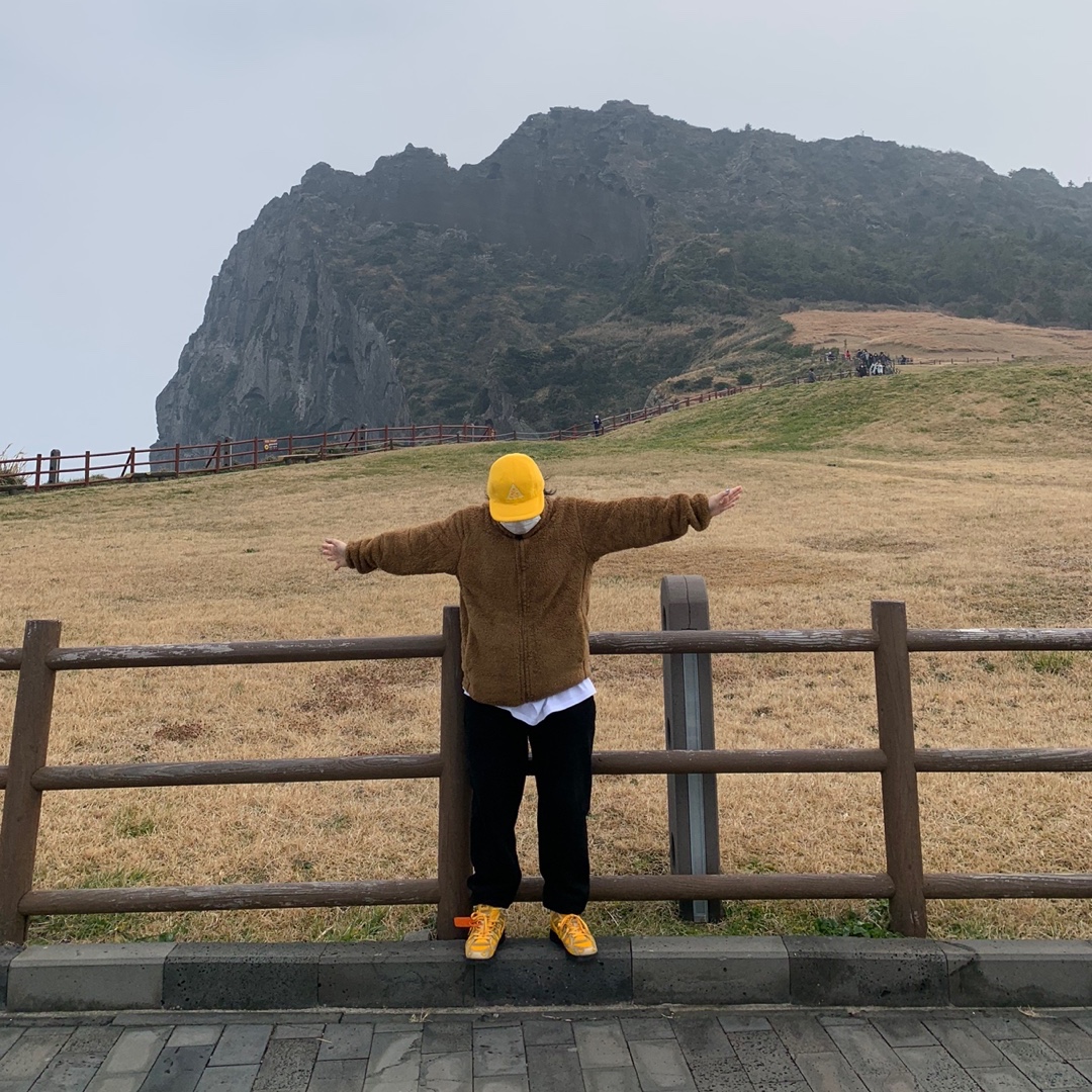 Nike x Off-White Air Rubber Dunk University Gold, Nike ACG AW84 Fleece Cap University Gold 착용 스타일