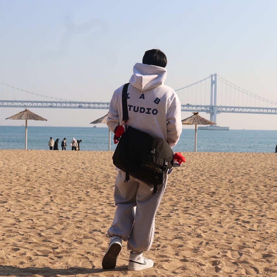 IAB Studio Hoodie Light Gray, (W) Jordan 1 Mid Grey Fog 착용 스타일