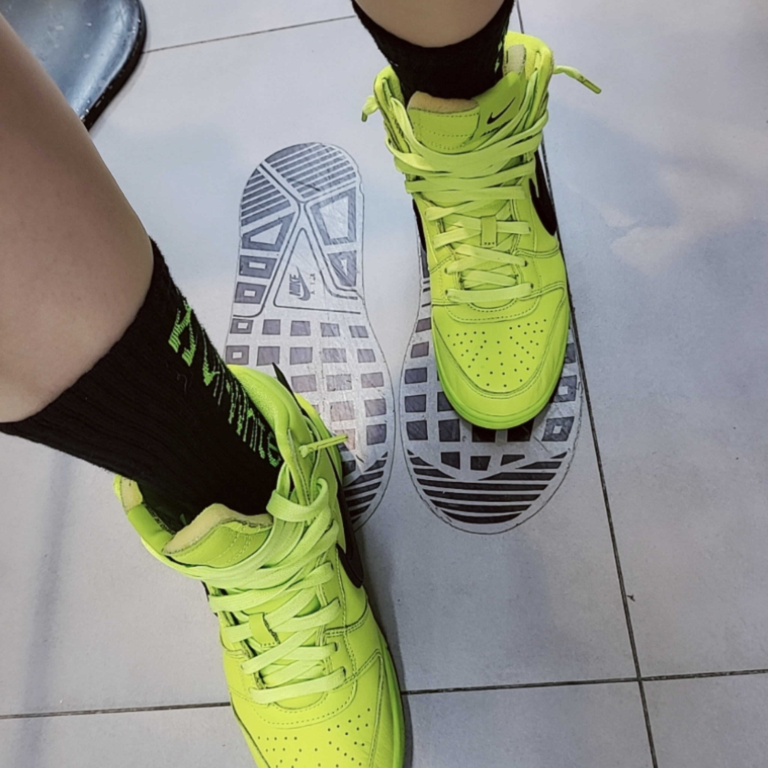 Nike x Ambush Dunk High Flash Lime 착용 스타일 - 3