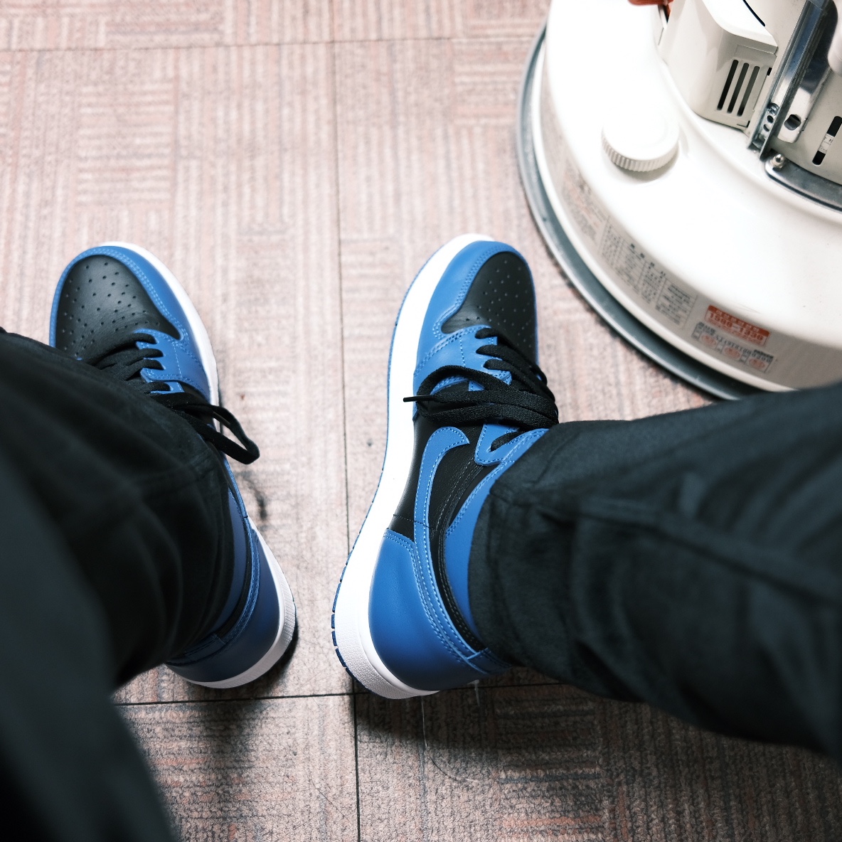Jordan 1 Retro High OG Dark Marina Blue 착용 스타일 - 1