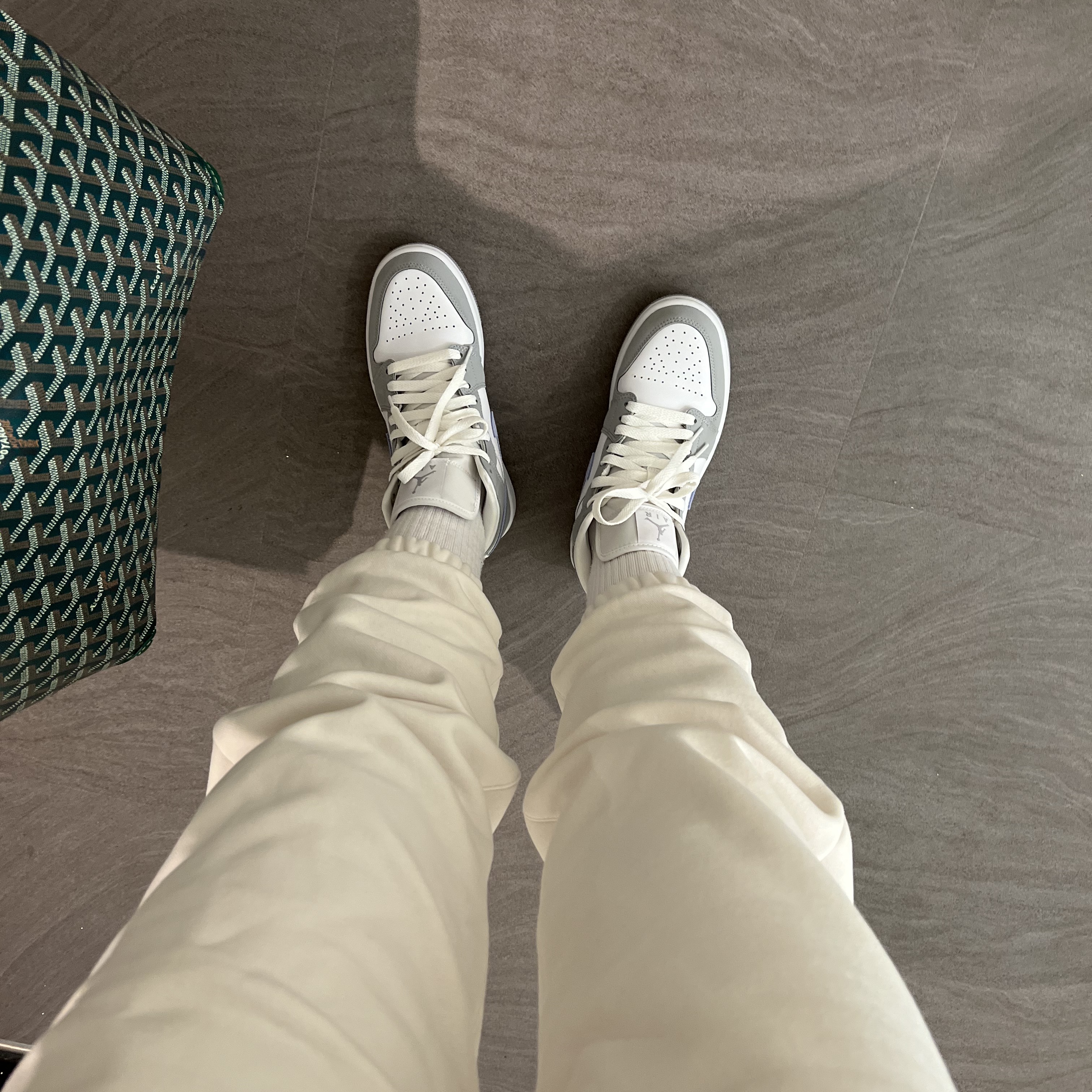(W) Jordan 1 Mid Wolf Grey 착용 스타일 - 2