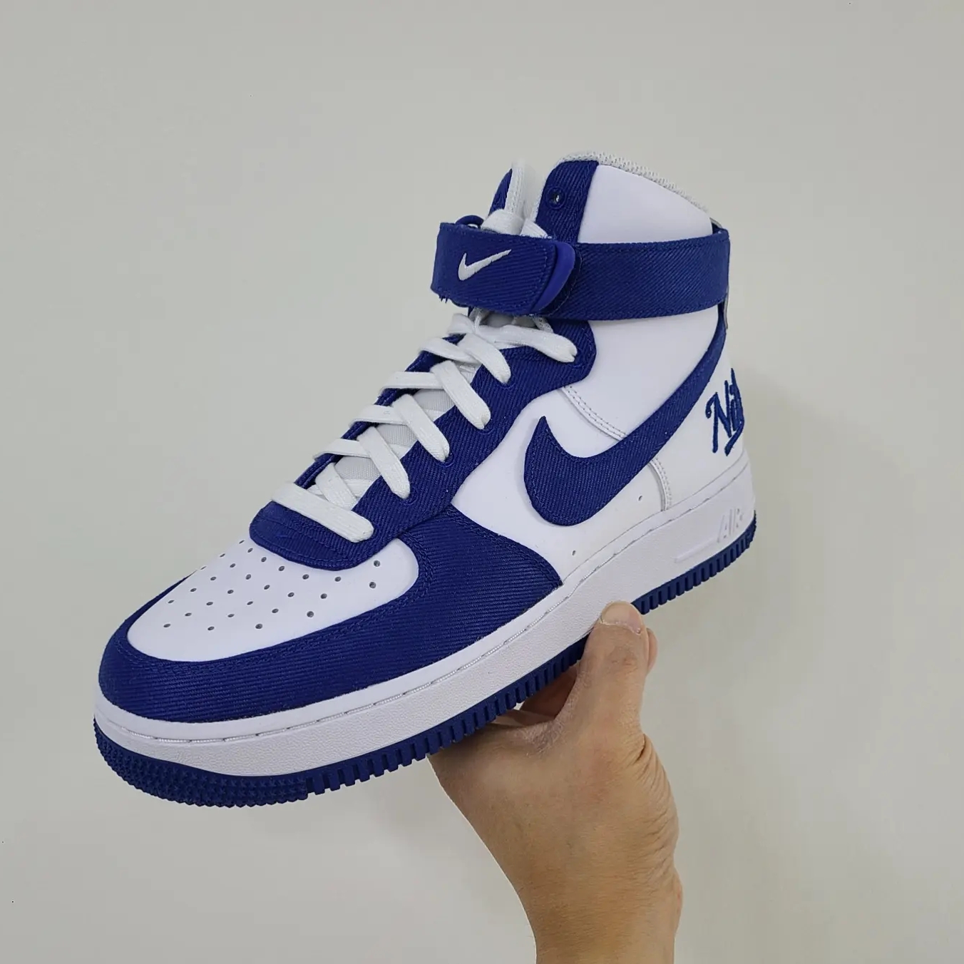 Nike Air Force 1 High '07 LV8 EMB Dodgers 착용 스타일 - 1