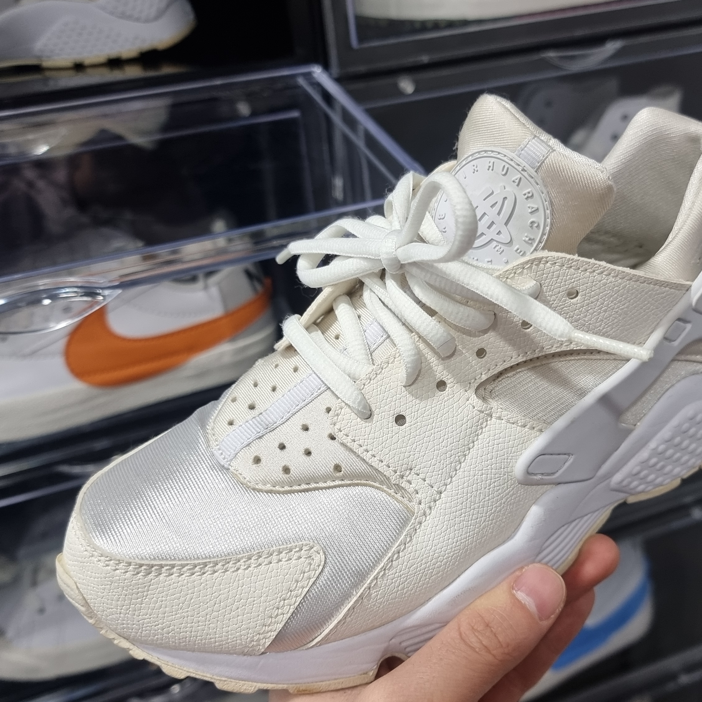 (W) Nike Air Huarache Run Triple White 착용 스타일