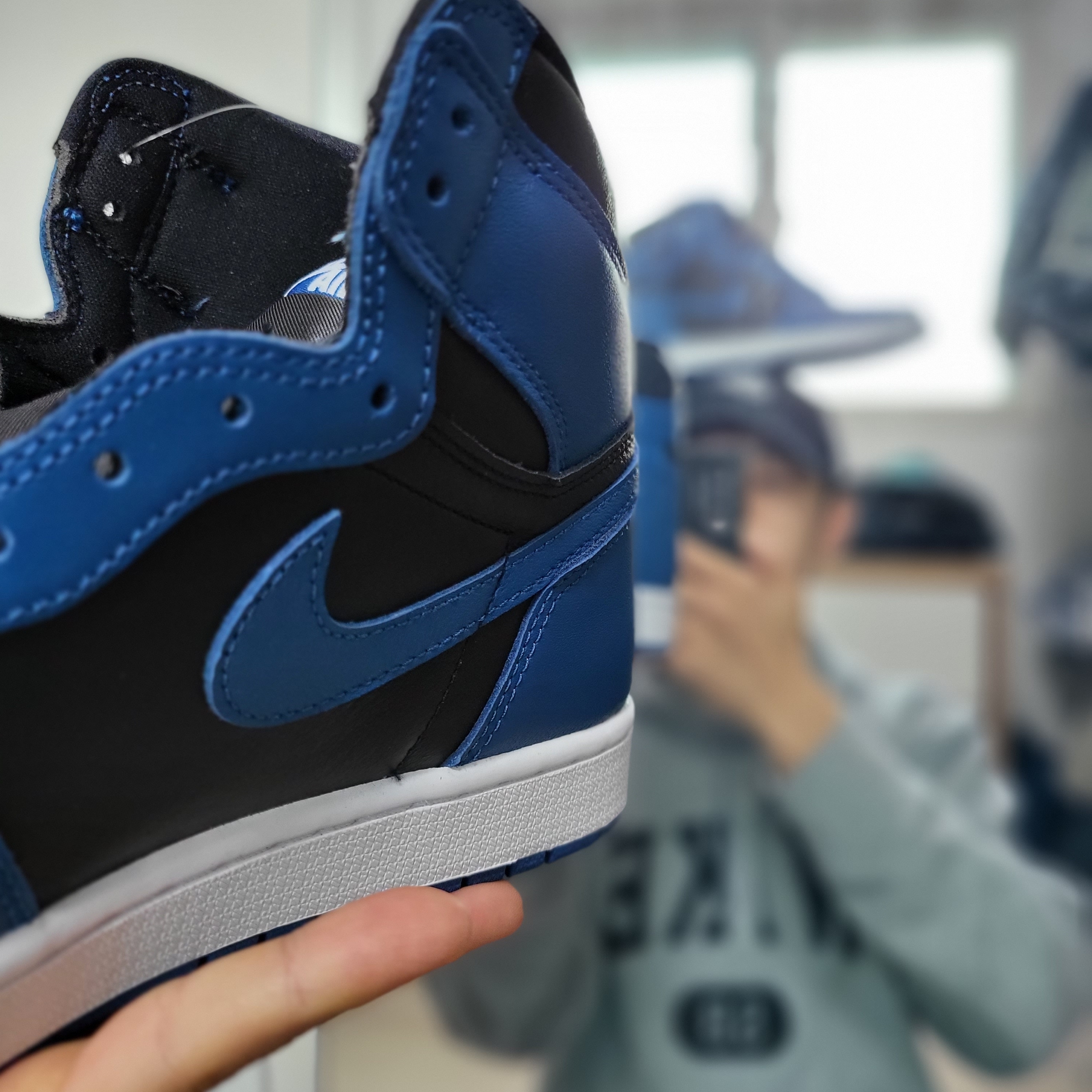 Jordan 1 Retro High OG Dark Marina Blue, Nike Heritage 86 Futura Washed Cap Black White 착용 스타일 - 3