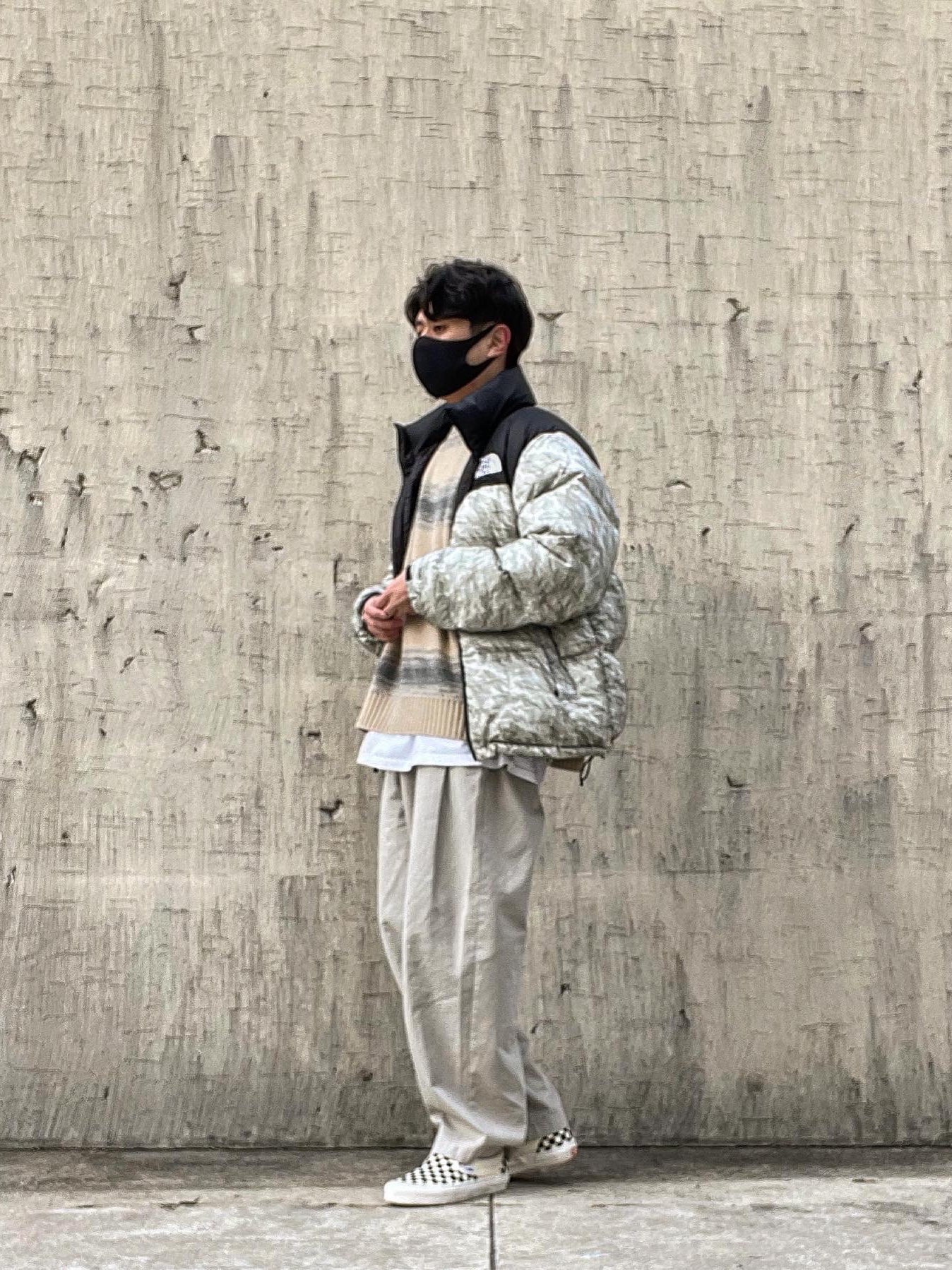 Supreme x The North Face Paper Print Nuptse Jacket - 19FW, Vans Vault OG Classic Slip-On LX Checkerboard 착용 스타일 - 2