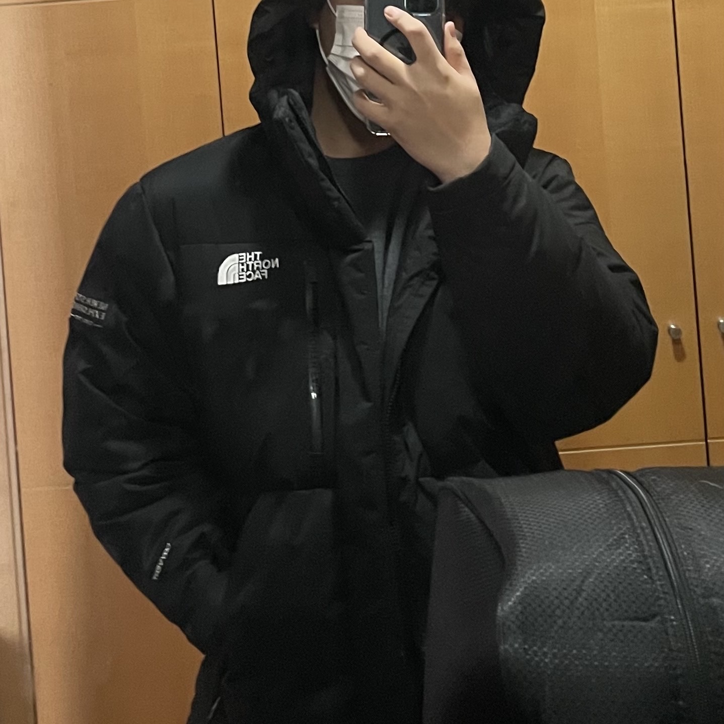 Jordan 1 Low Black Particle Grey 착용 스타일 - 2