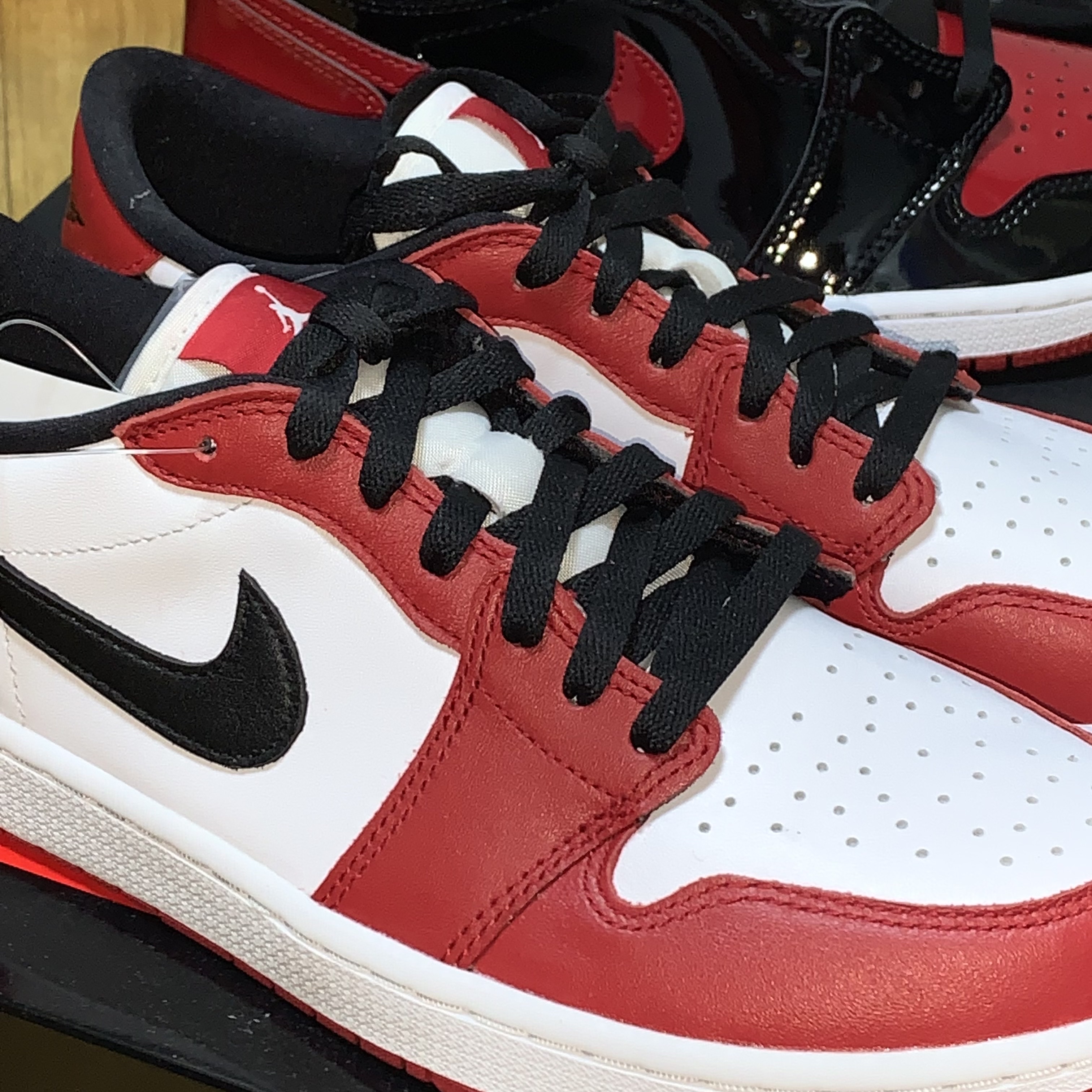 Jordan 1 Low Golf Chicago, Jordan 1 Retro High OG Patent Bred 착용 스타일