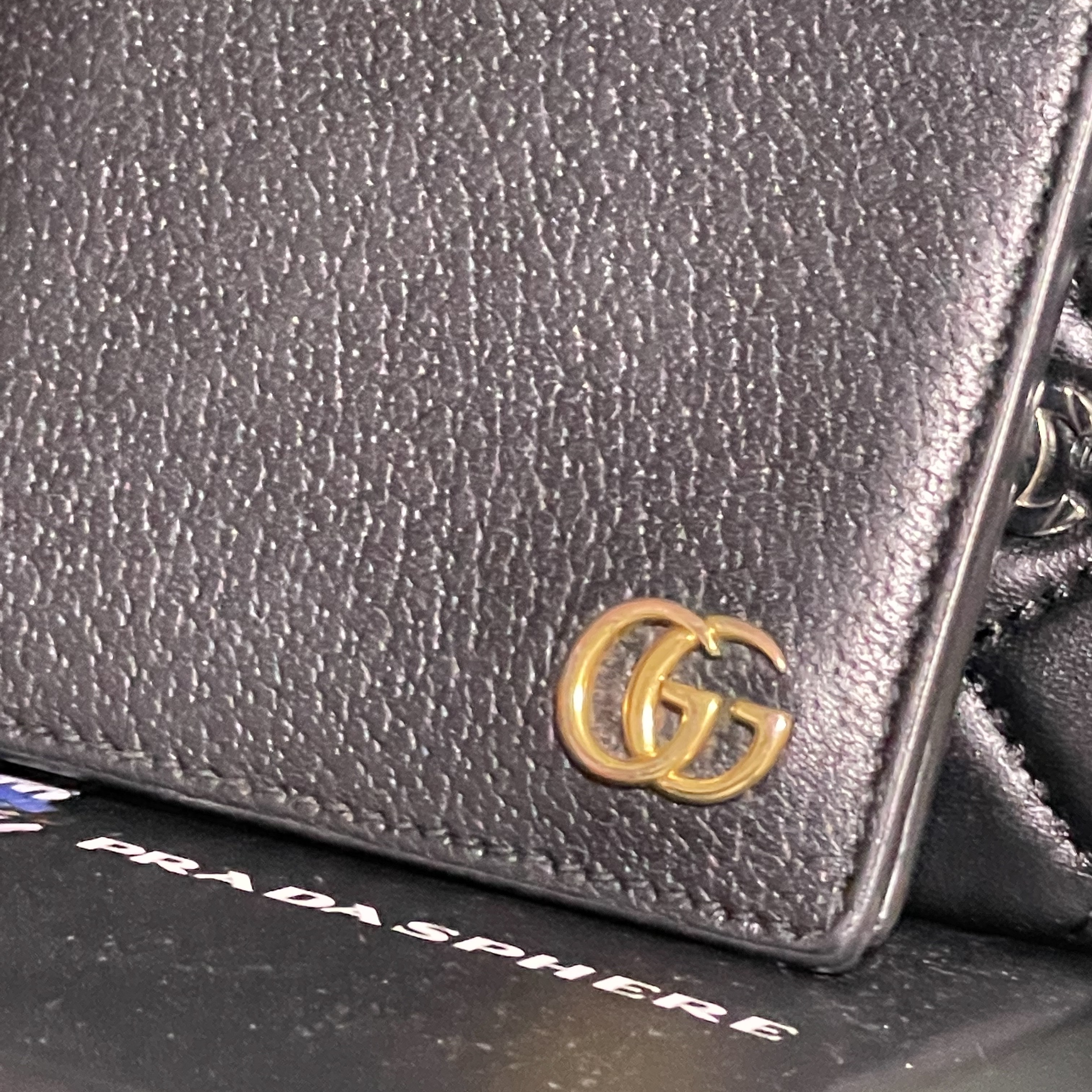 Gucci GG Marmont Leather Card Case Black, Gucci Rhyton Leather Sneakers Logo 착용 스타일 - 3