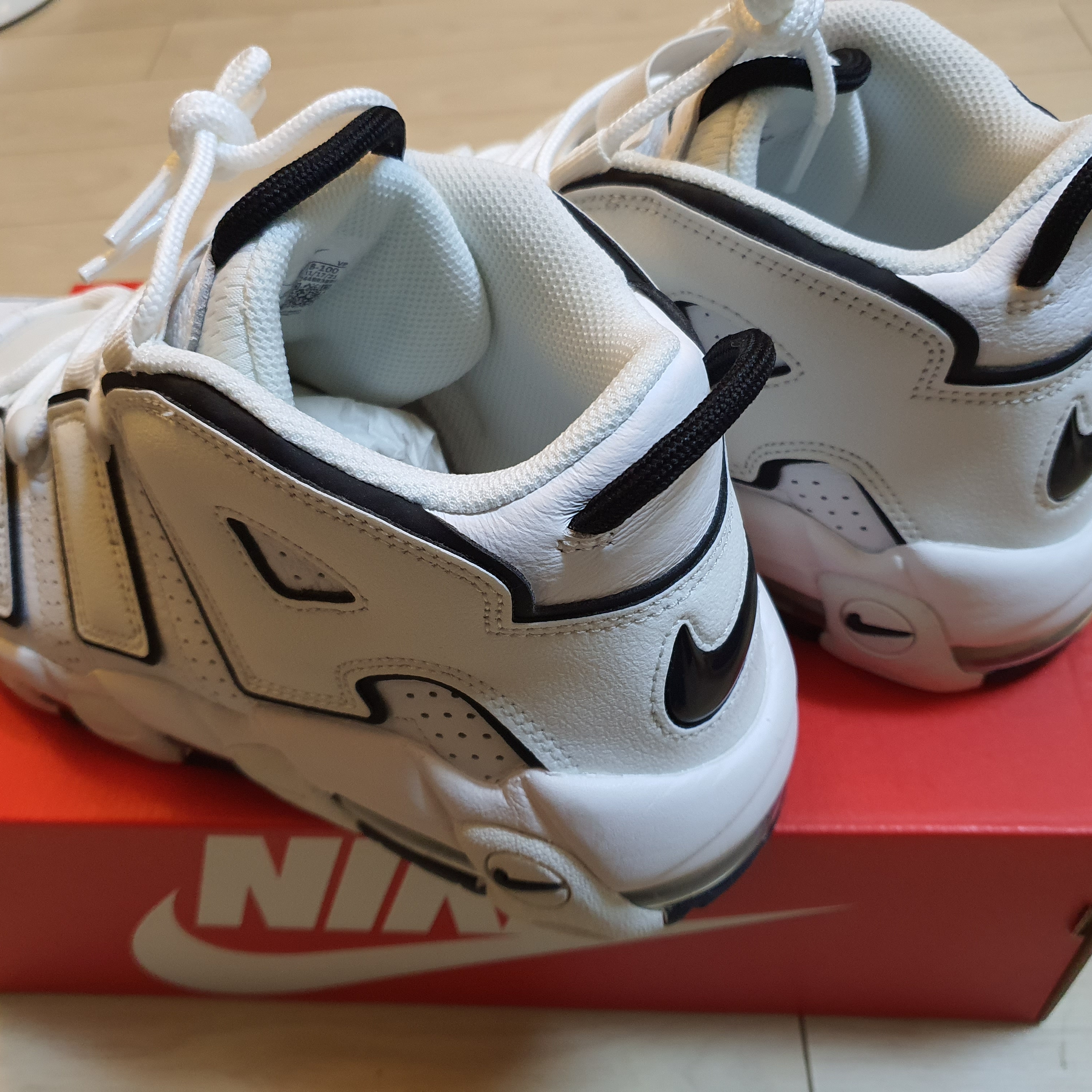 (W) Nike Air More Uptempo Summit White 착용 스타일 - 2
