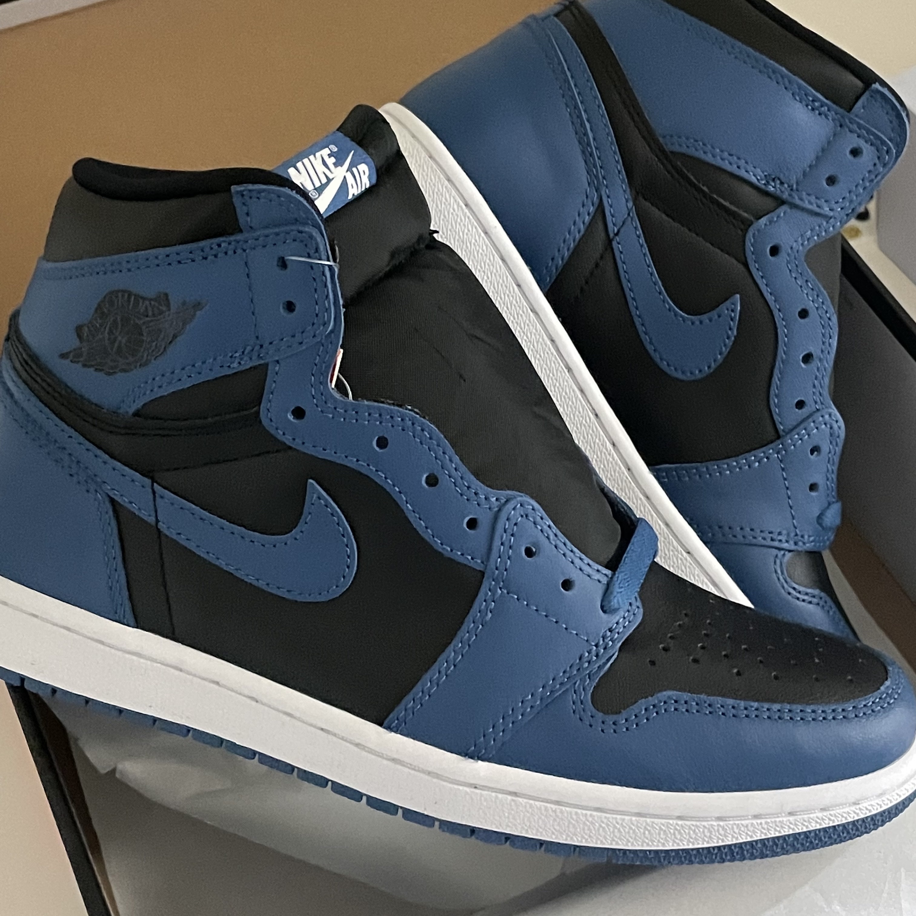 Jordan 1 Retro High OG Dark Marina Blue 착용 스타일