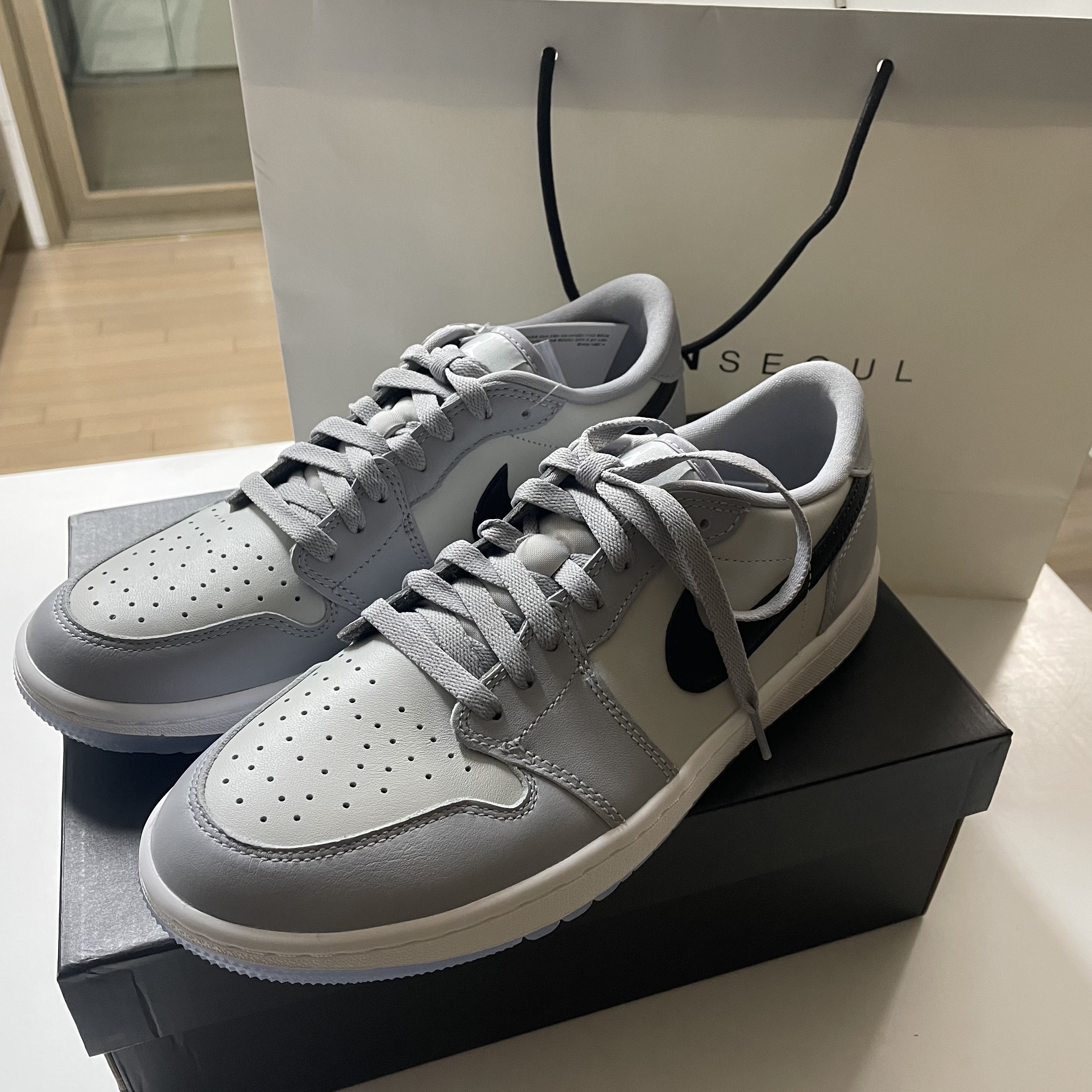 Jordan 1 Low Golf Wolf Grey 착용 스타일 - 2