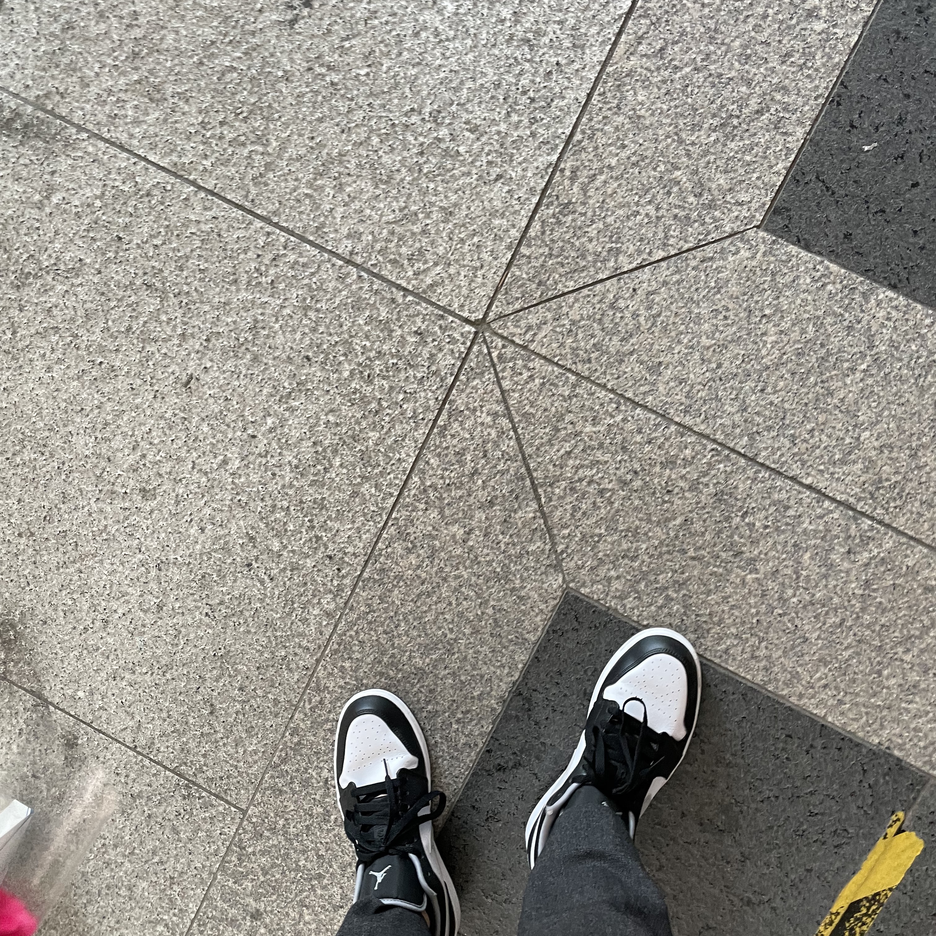 Jordan 1 Low Black Particle Grey 착용 스타일