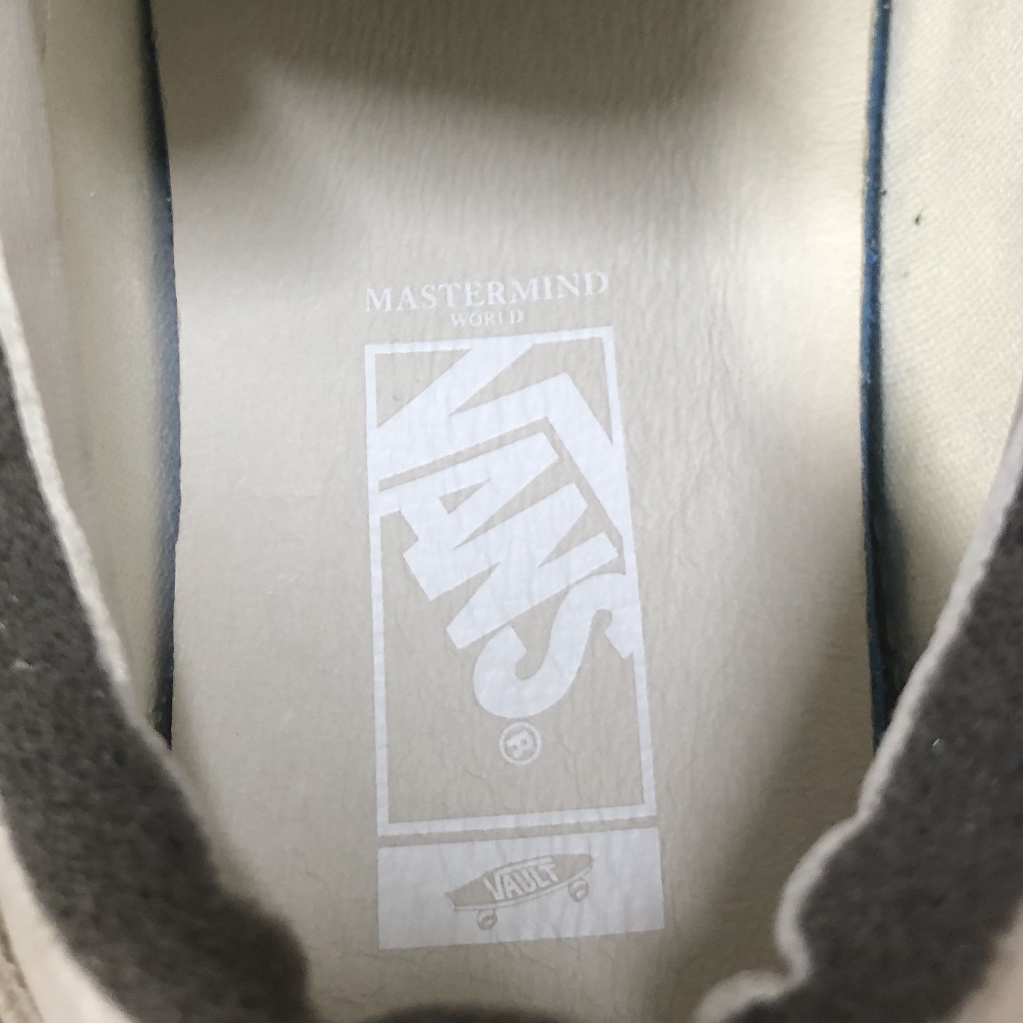 Vans Vault x Mastermind x END. Old Skool Cap LX Marshmallow 착용 스타일 - 5