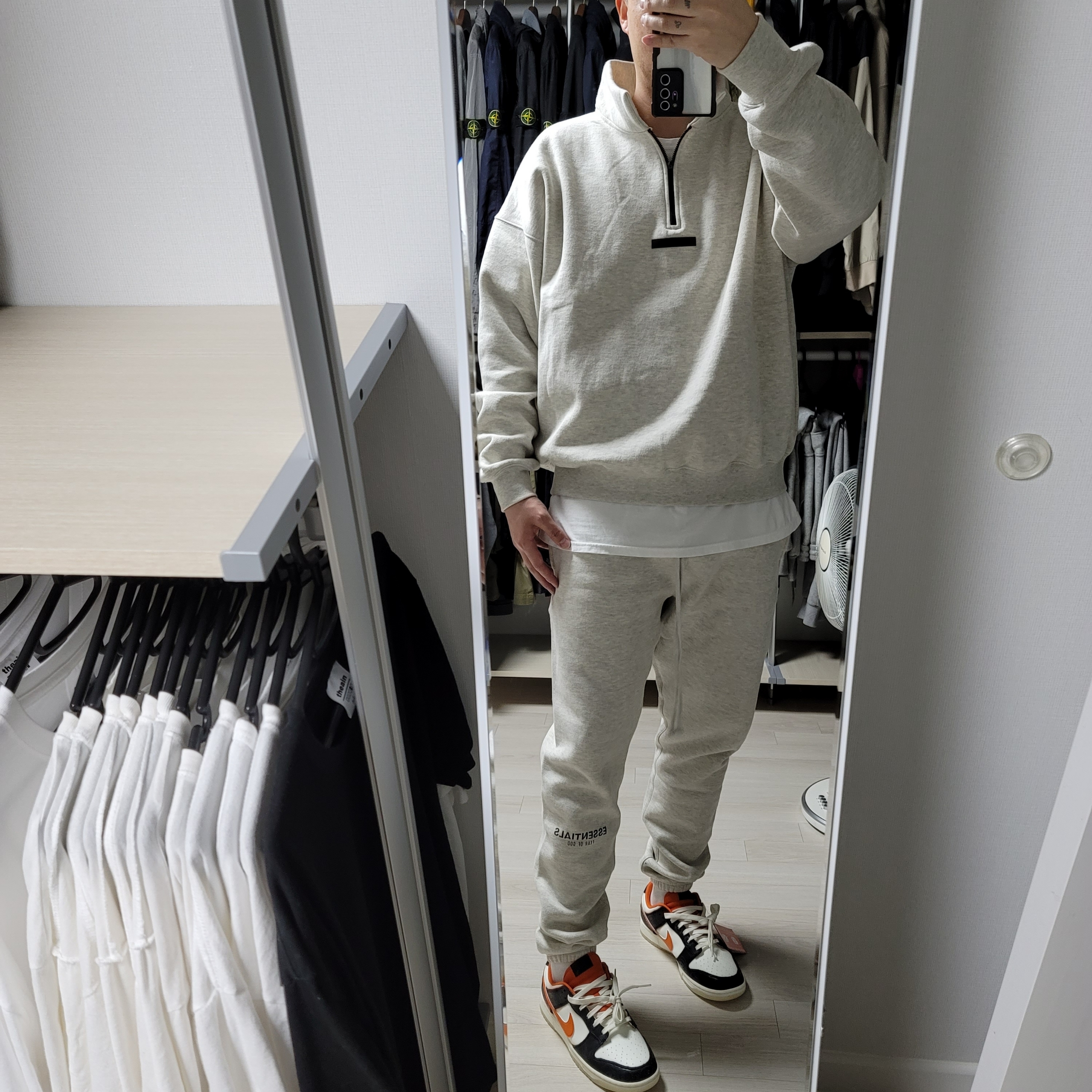 Nike Dunk Low Retro PRM Halloween, Essentials Mockneck Half-Zip Cream - 21SS 착용 스타일