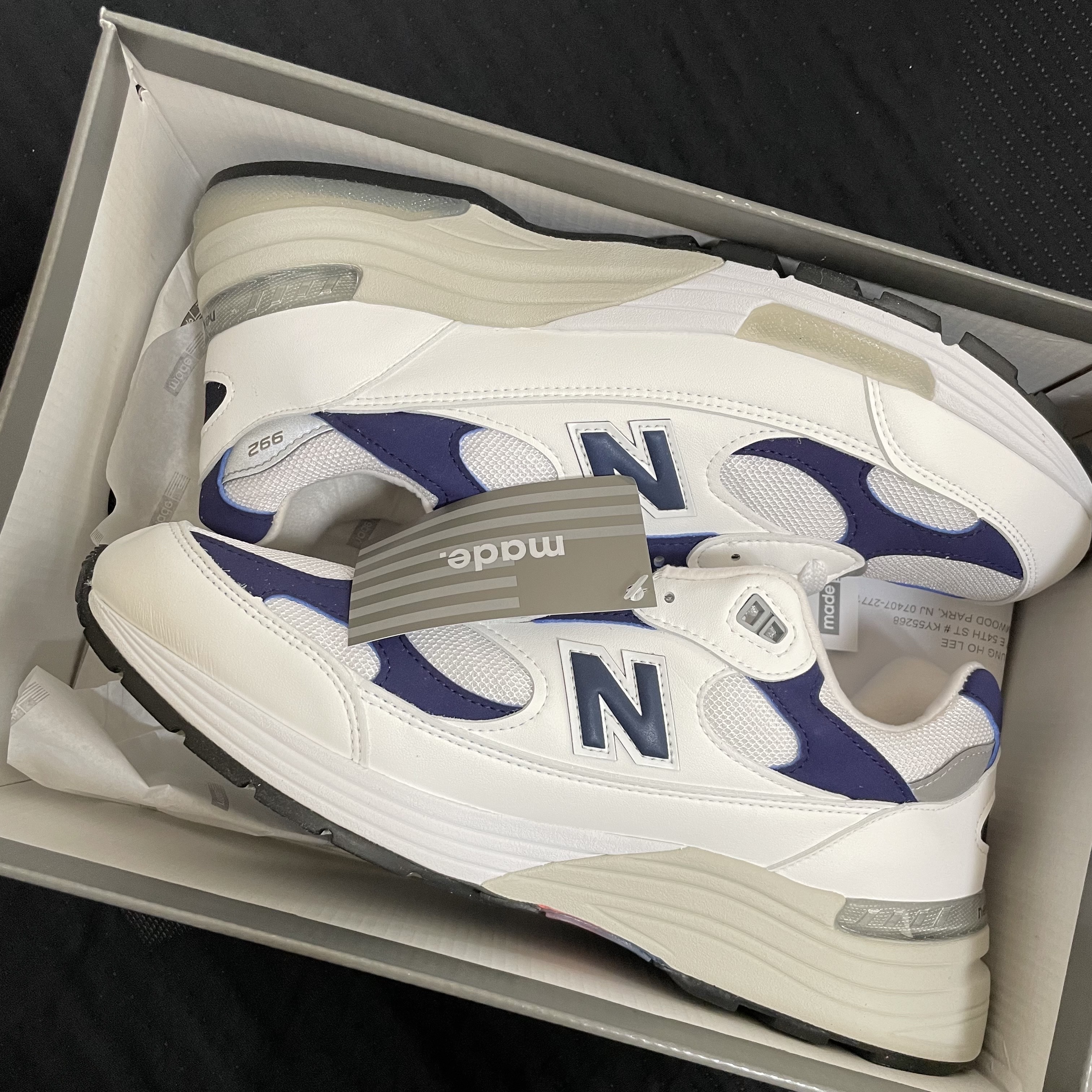 New Balance 992 Made in USA White Navy 착용 스타일 - 1