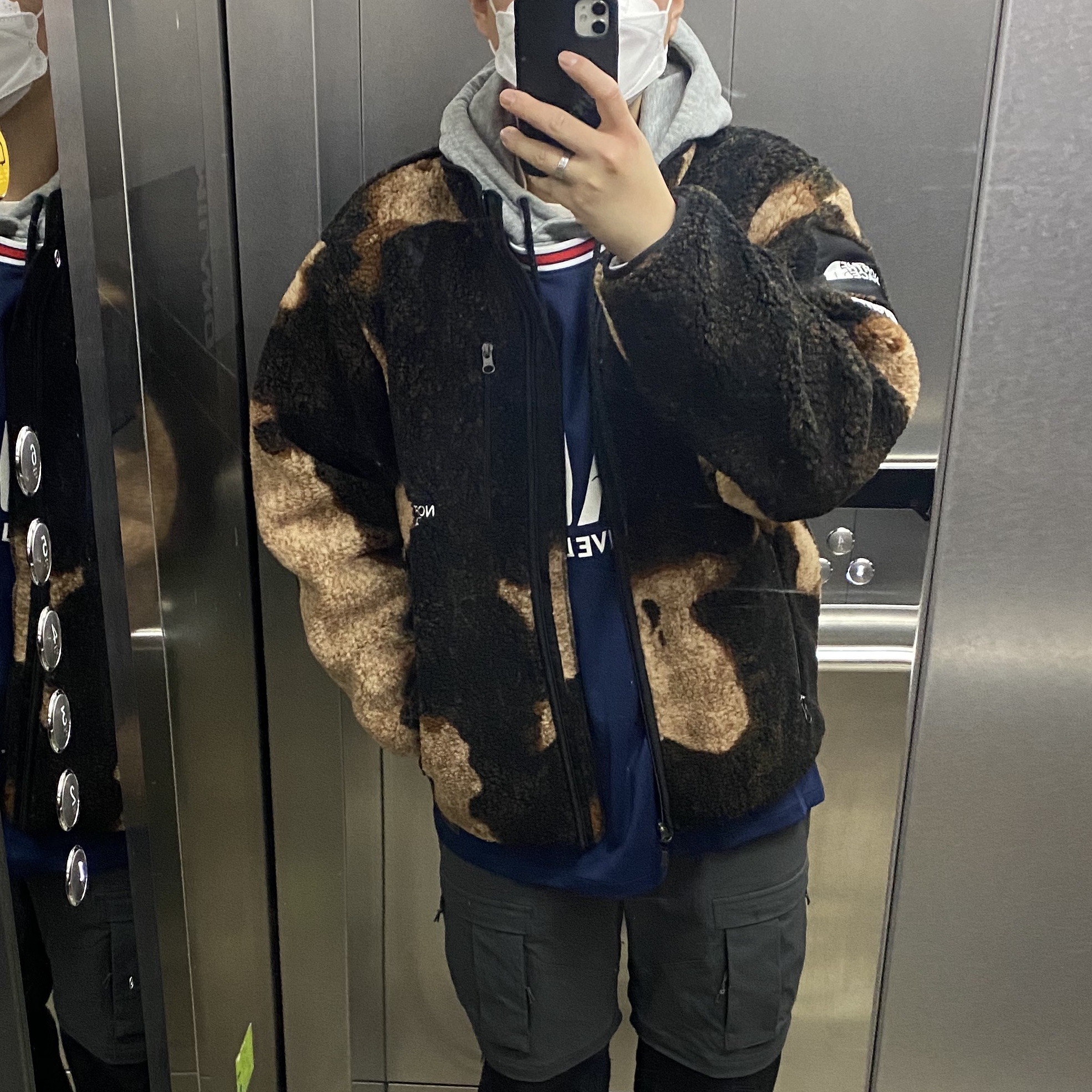 Supreme x The North Face Bleached Denim Print Fleece Jacket Black - 21FW 착용 스타일