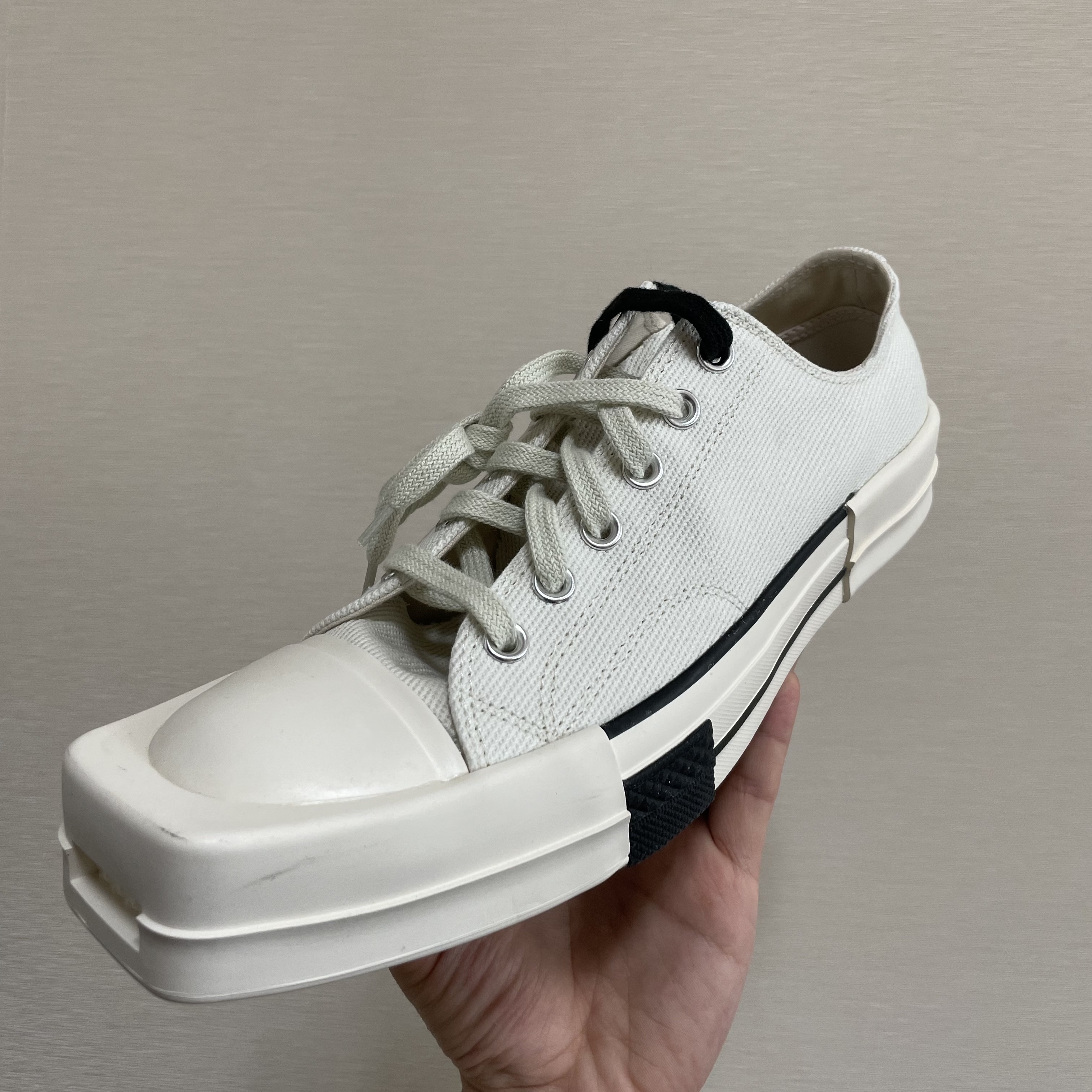 Converse x Drkshdw Turbodrk Chuck 70 Ox Lilly White 착용 스타일 - 2
