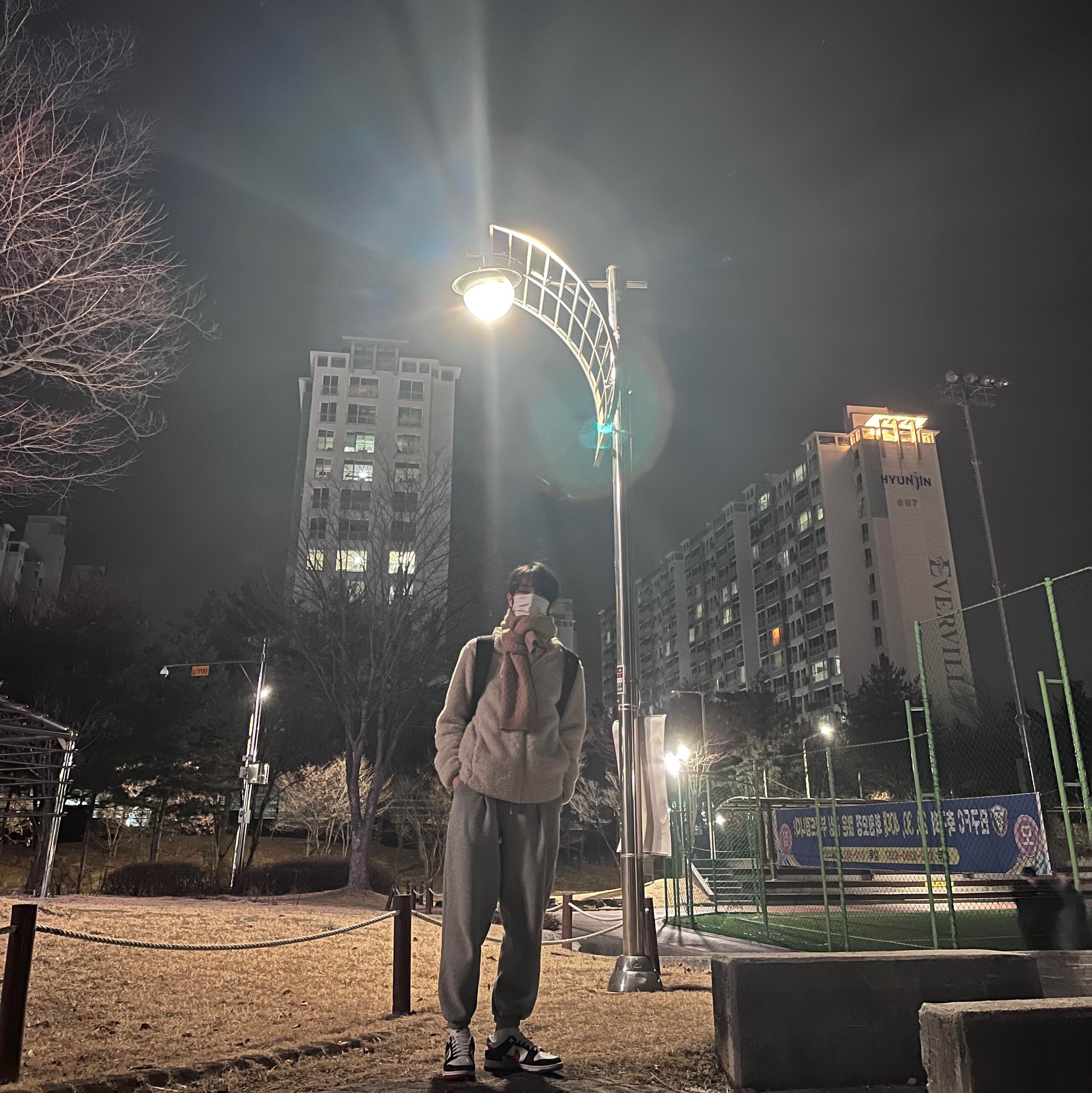 Nike Dunk Low SE Seoul 착용 스타일