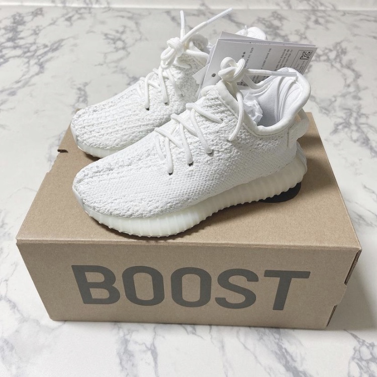 (Infant) Adidas Yeezy Boost 350 V2 Cream White 착용 스타일
