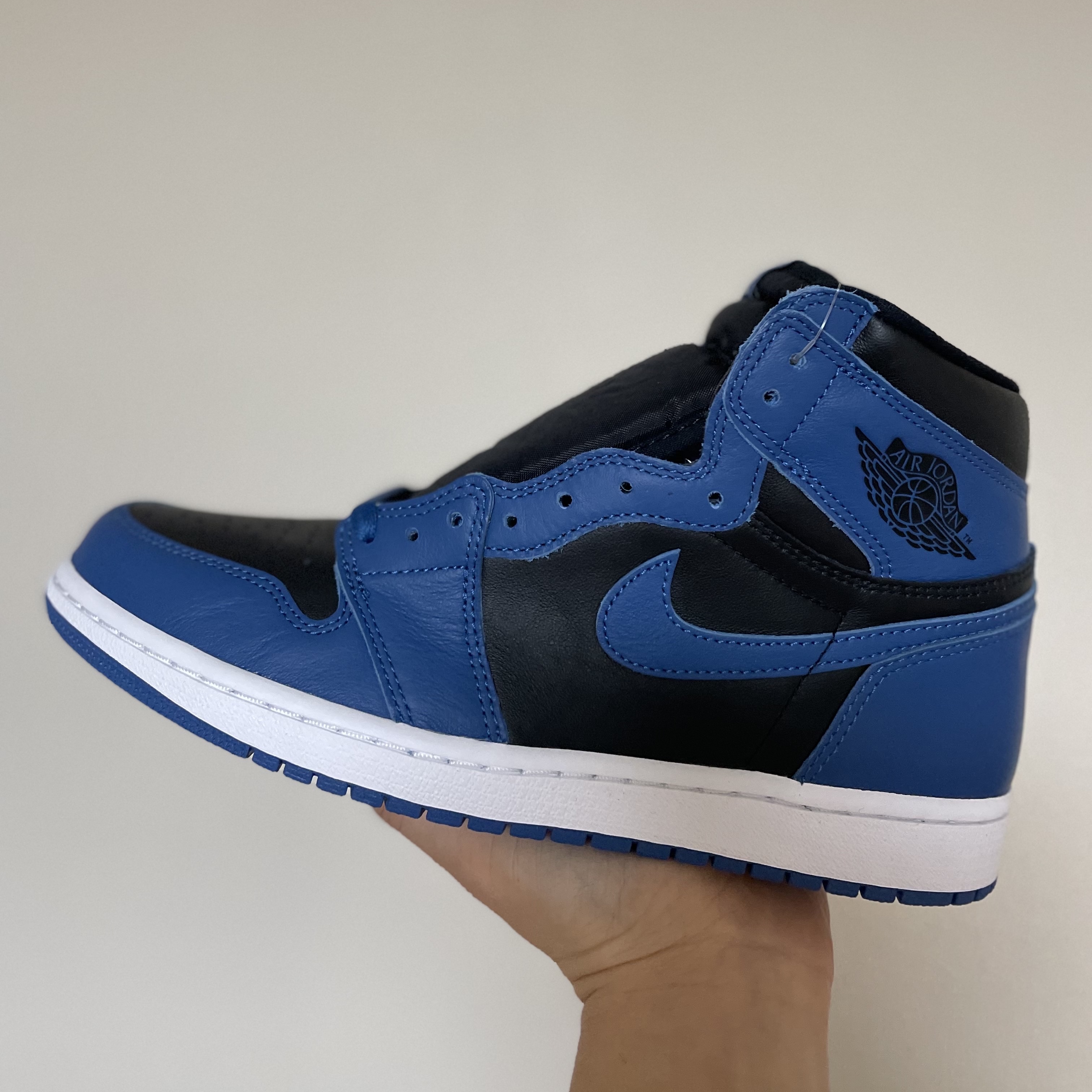 Jordan 1 Retro High OG Dark Marina Blue 착용 스타일 - 1