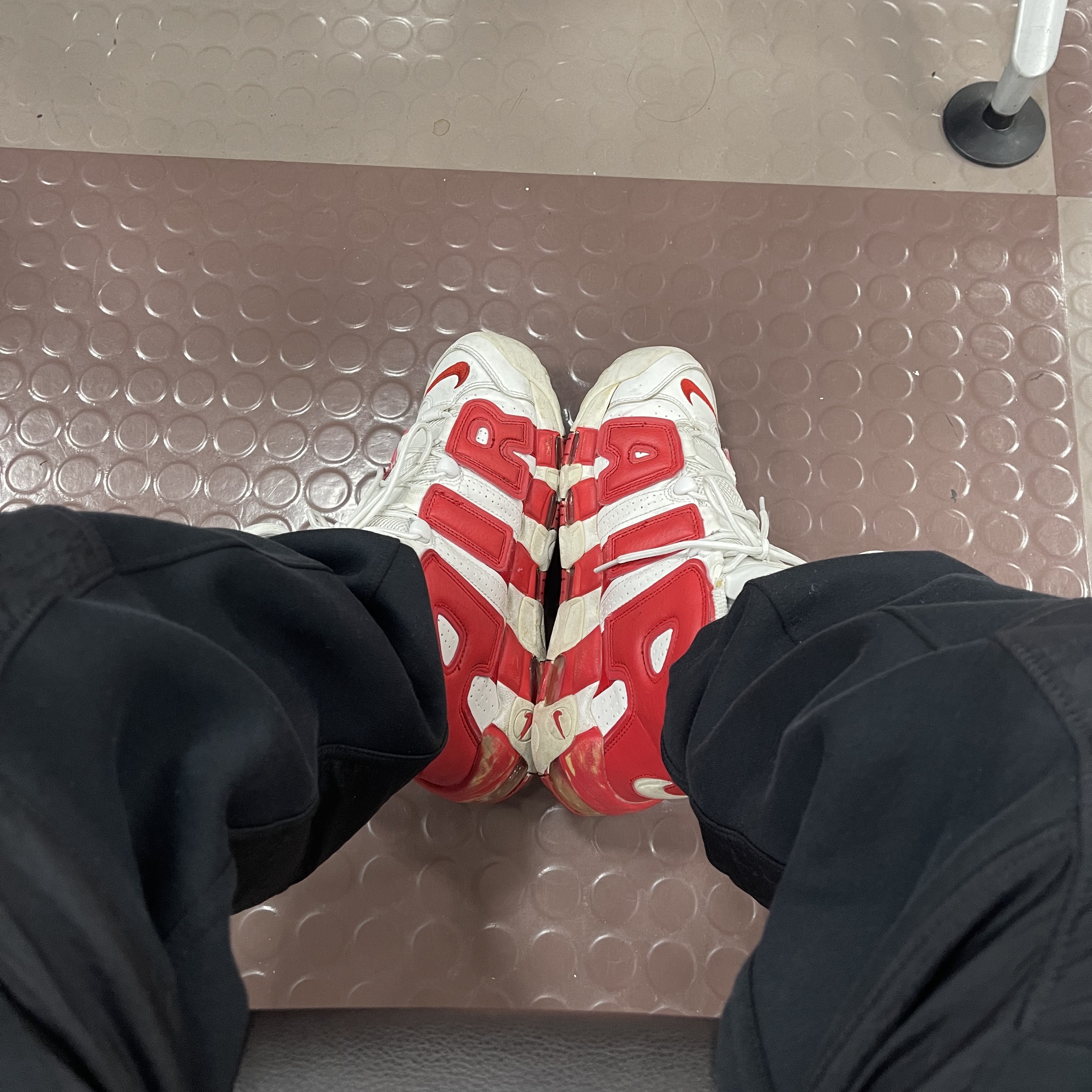 Nike Air More Uptempo Varsity Red 착용 스타일