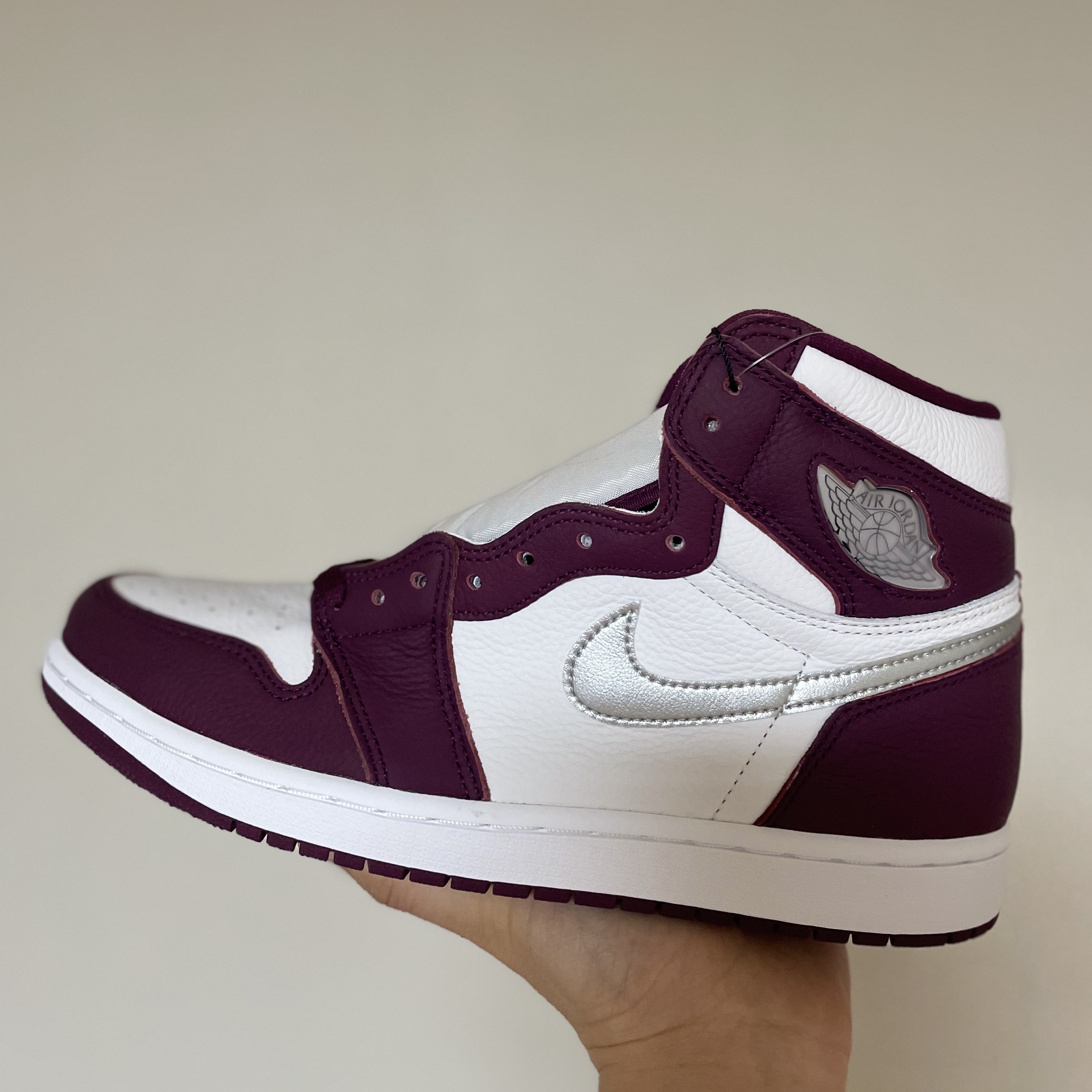 Jordan 1 Retro High OG Bordeaux 착용 스타일 - 1