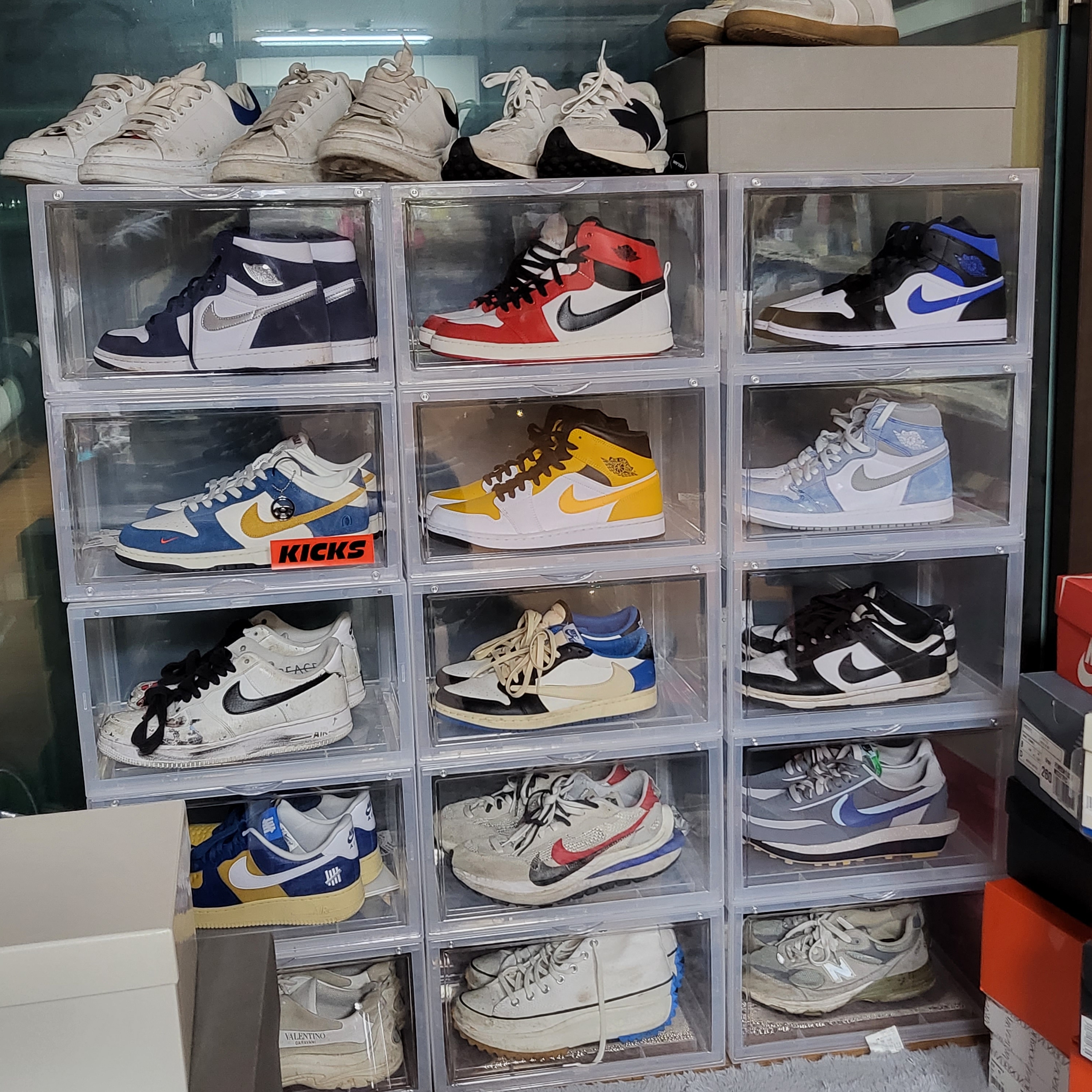 Jordan 1 Retro High OG CO.JP Midnight Navy, Nike Dunk Low Retro Black 착용 스타일