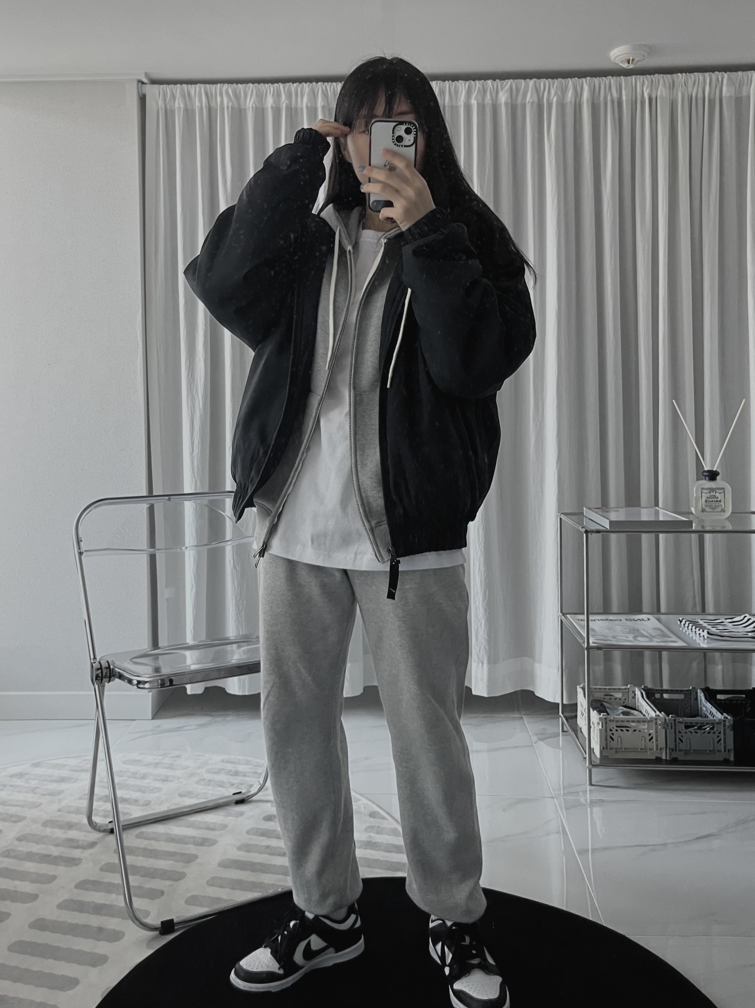 Nike NRG Solo Swoosh Satin Bomber Jacket Black Kumquat - US/EU, Nike NRG Solo Swoosh Satin Bomber Jacket Black Kumquat - Asia 착용 스타일 - 3