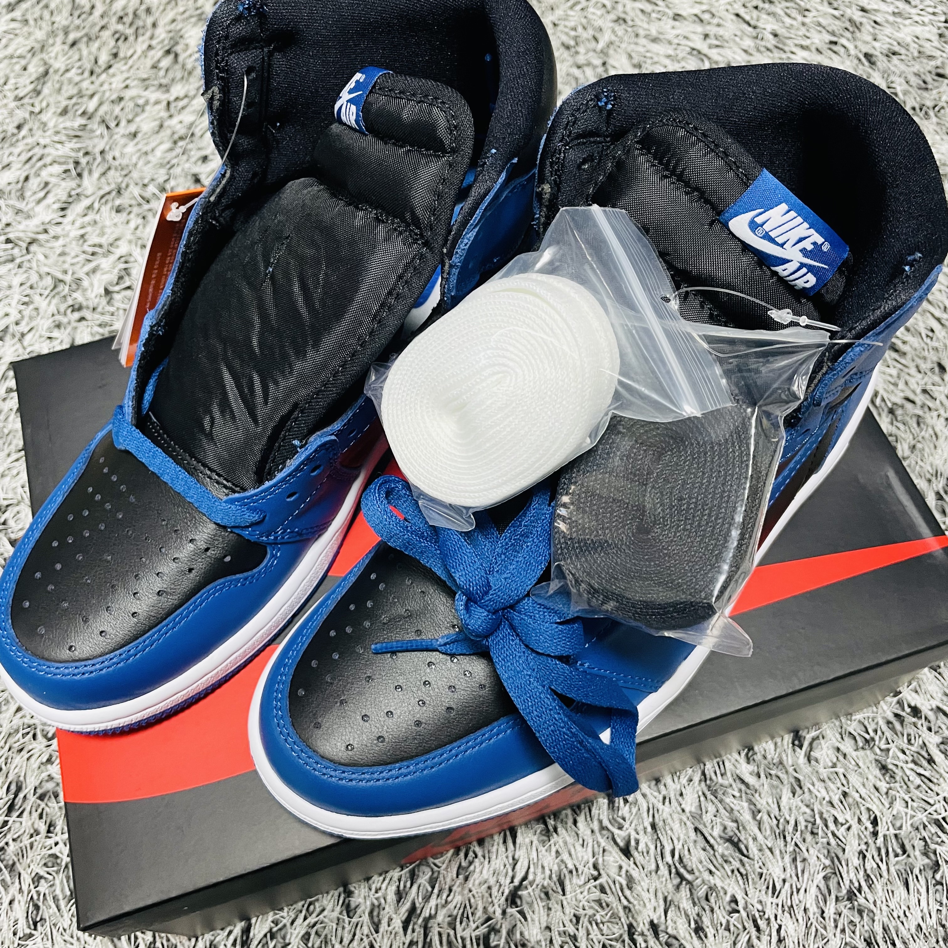 Jordan 1 Retro High OG Dark Marina Blue 착용 스타일 - 2