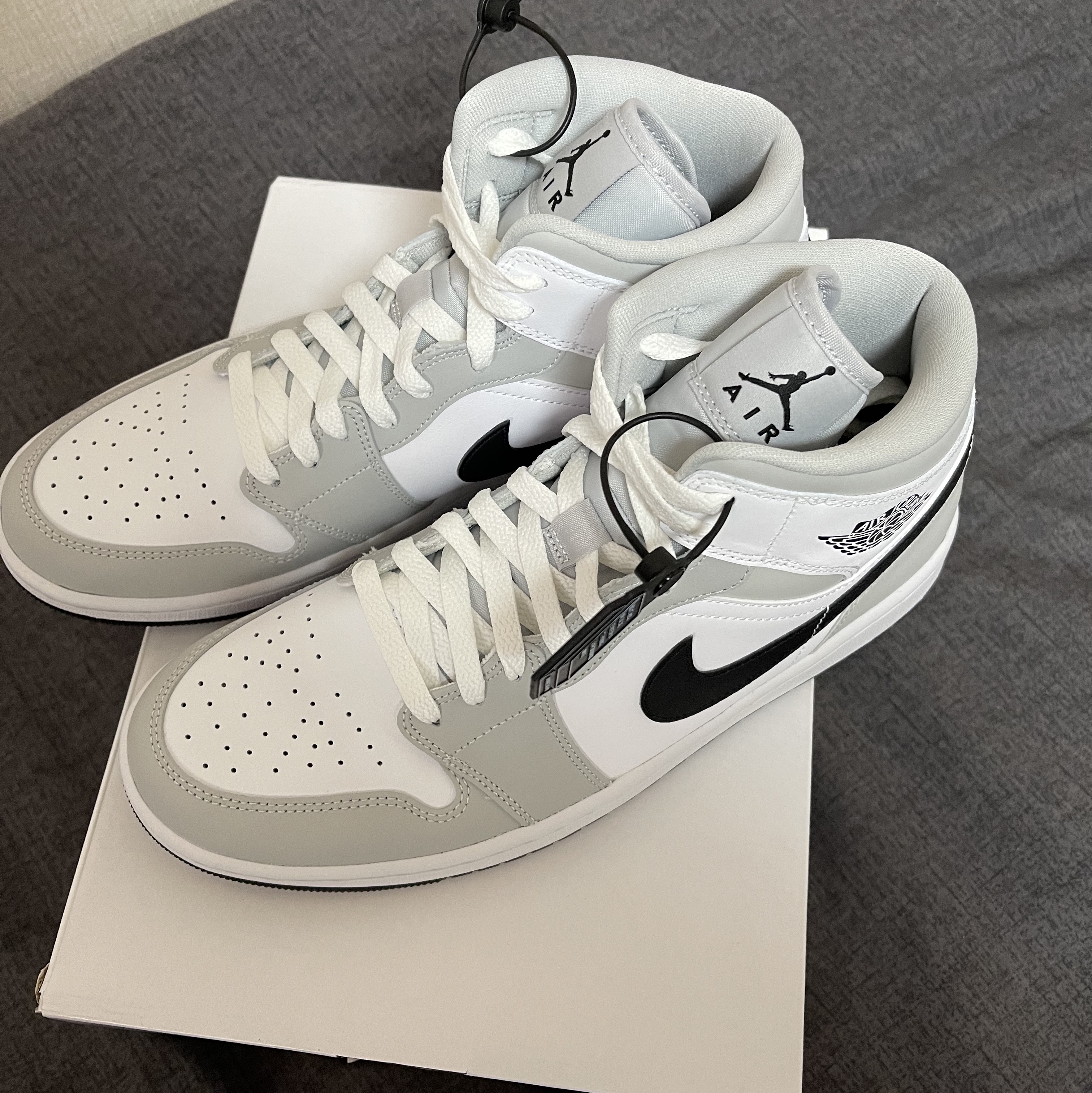 (W) Jordan 1 Mid Grey Fog 착용 스타일 - 1