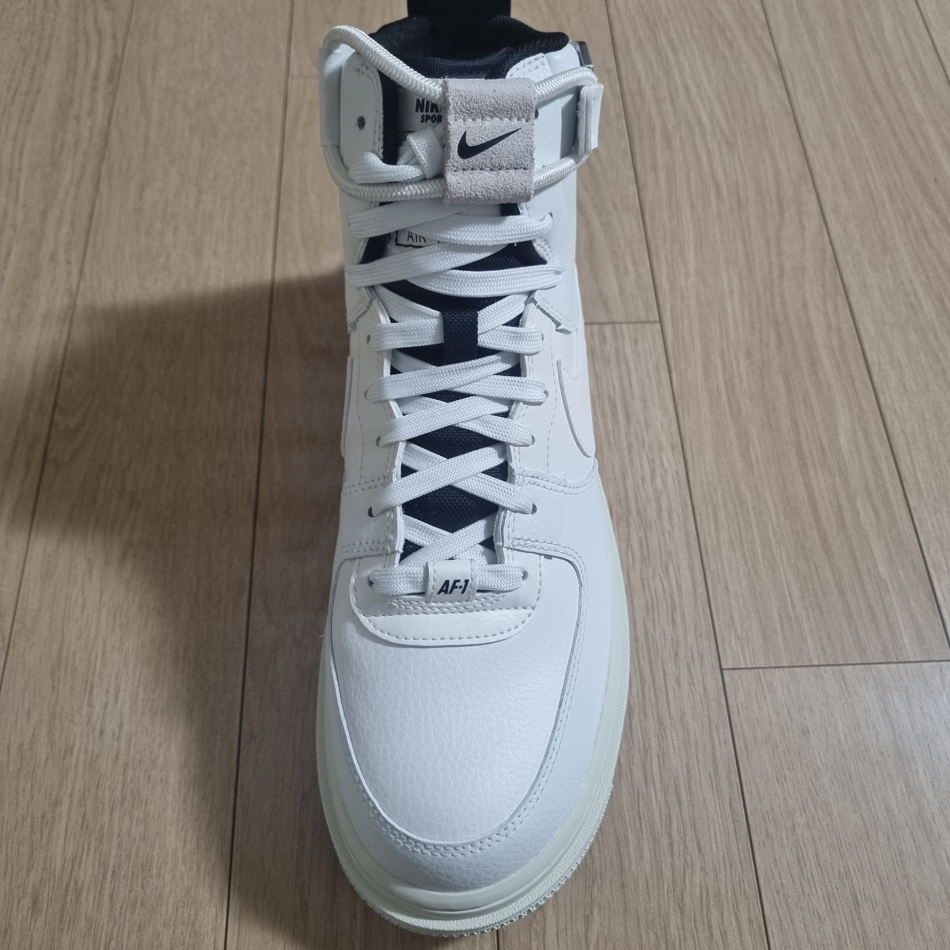 (W) Nike Air Force 1 High Utility 2.0 Summit White 착용 스타일 - 1