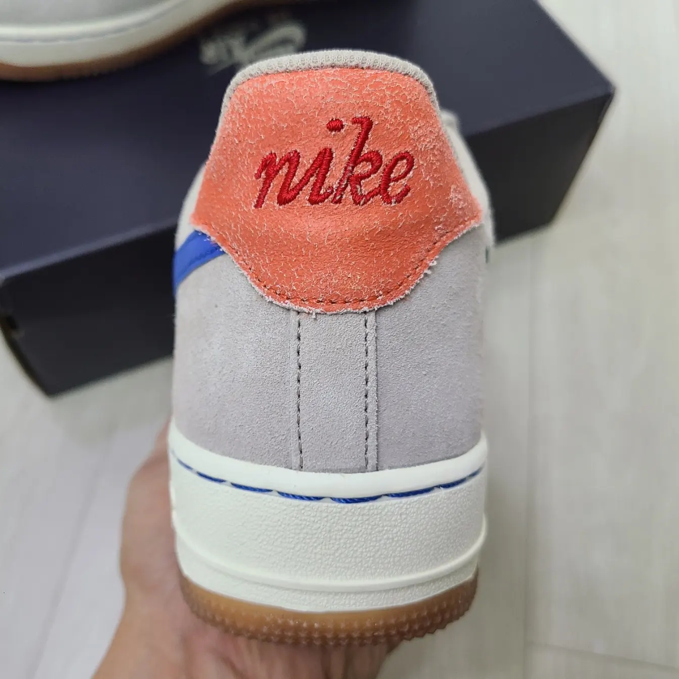 (W) Nike Air Force 1 '07 SE First Use Sail Green Noise 착용 스타일 - 4