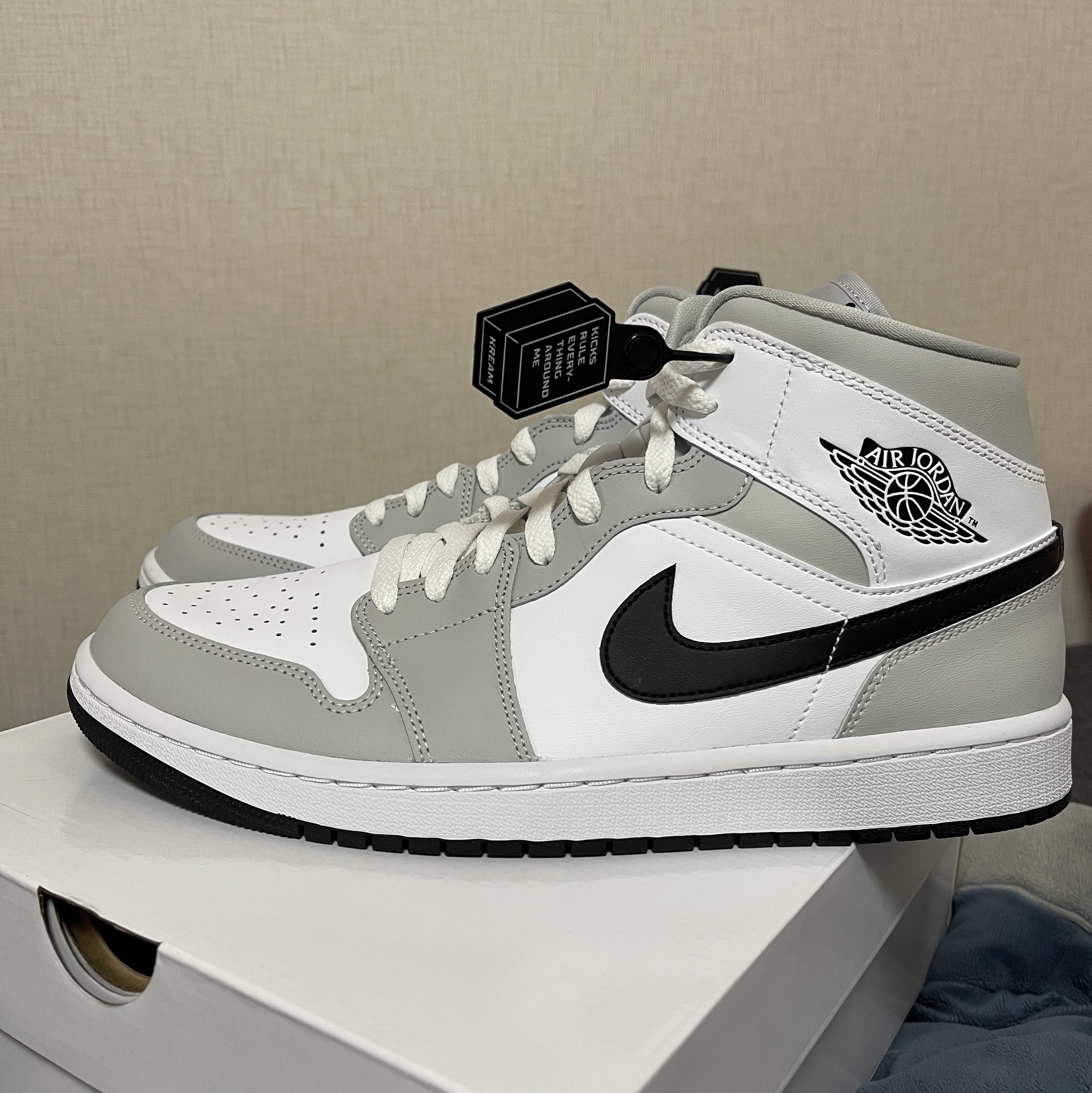 (W) Jordan 1 Mid Grey Fog 착용 스타일 - 2