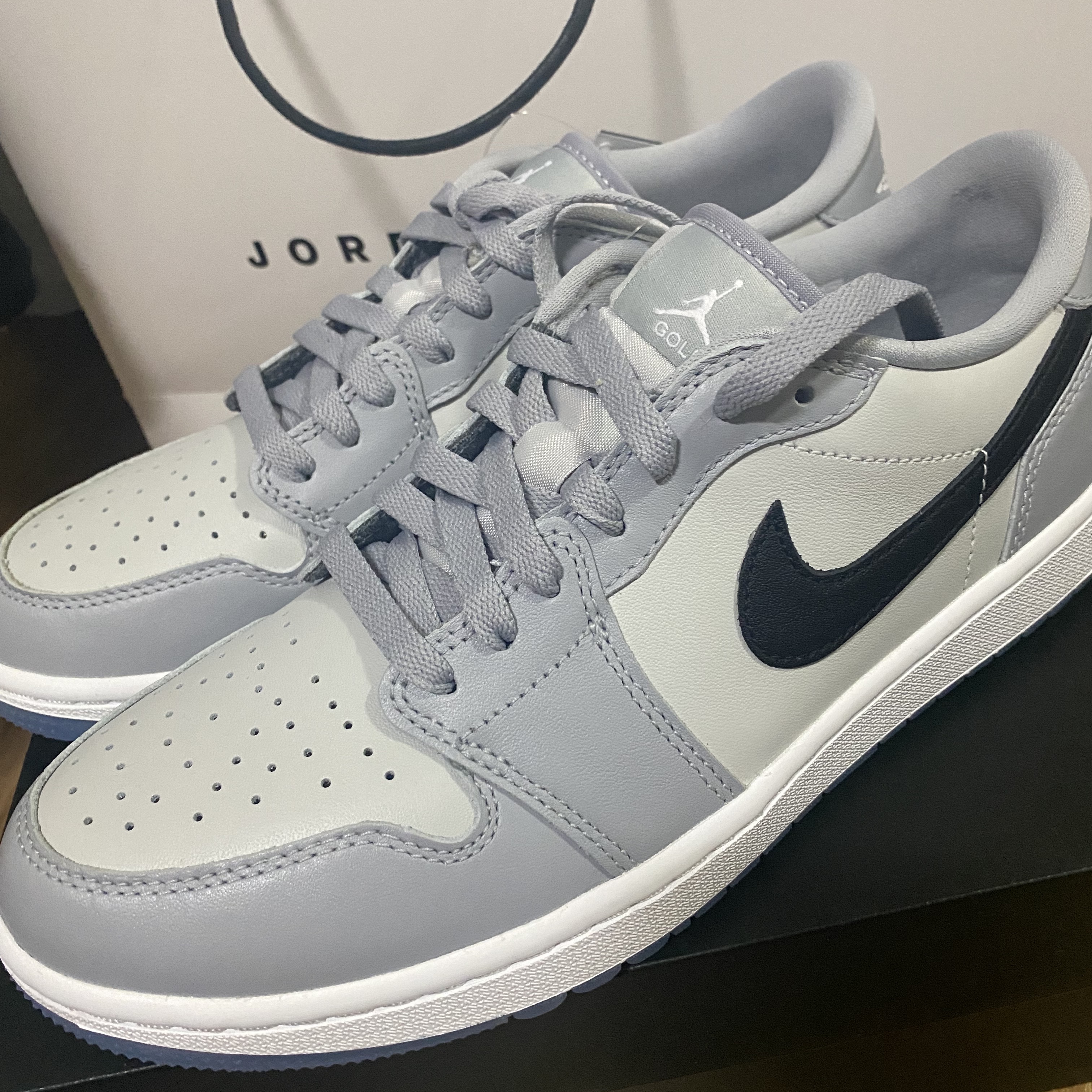 Jordan 1 Low Golf Wolf Grey 착용 스타일 - 2