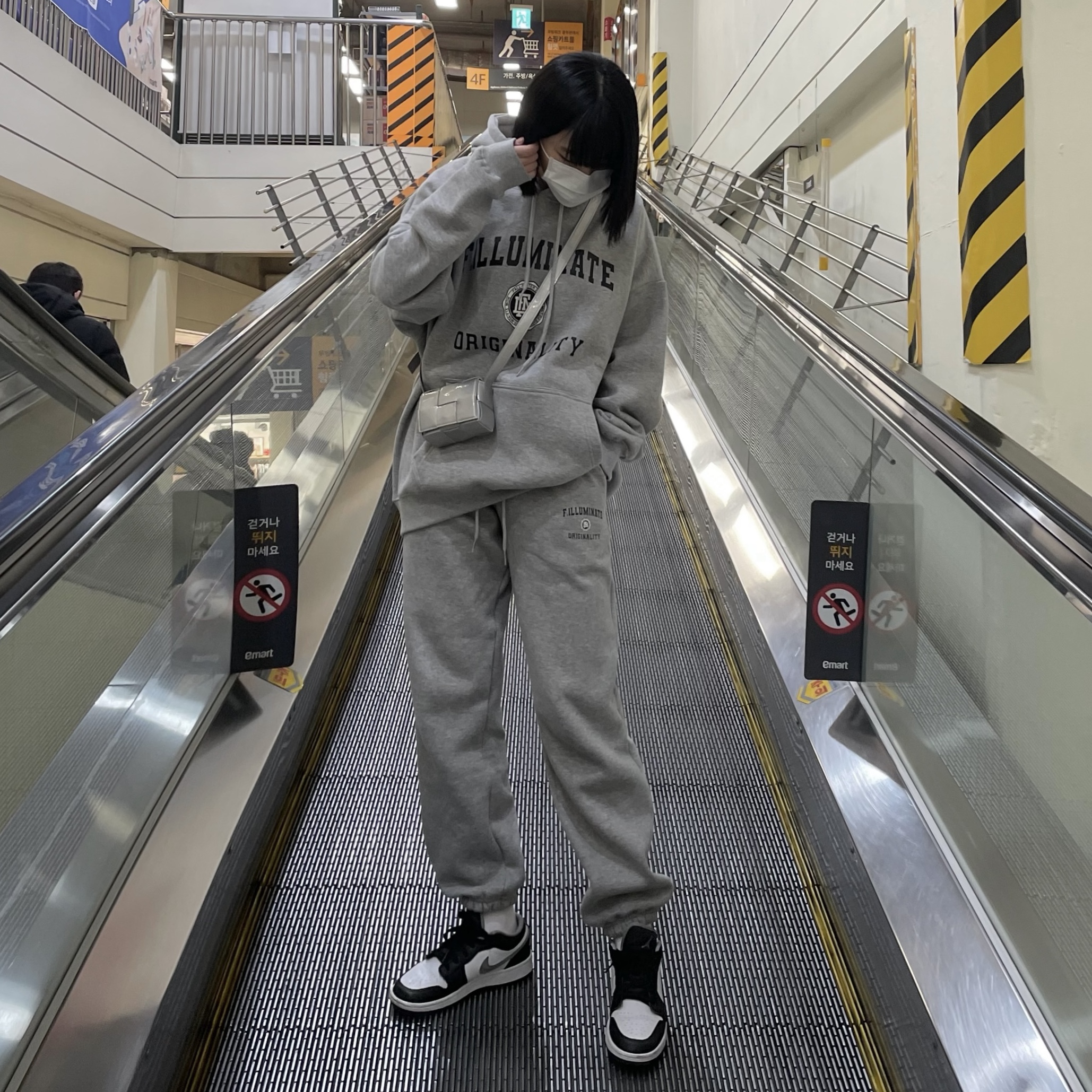 (GS) Jordan 1 Low Black Particle Grey 착용 스타일
