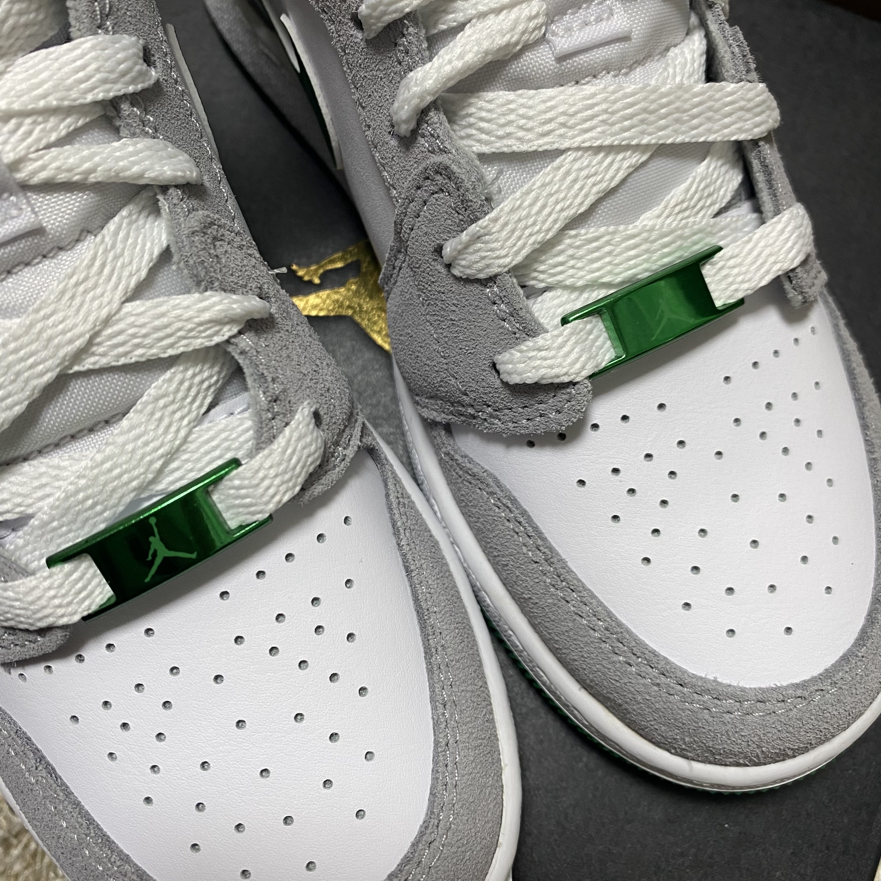 (GS) Jordan 1 Mid SE Pine Green Light Smoke Grey 착용 스타일 - 1