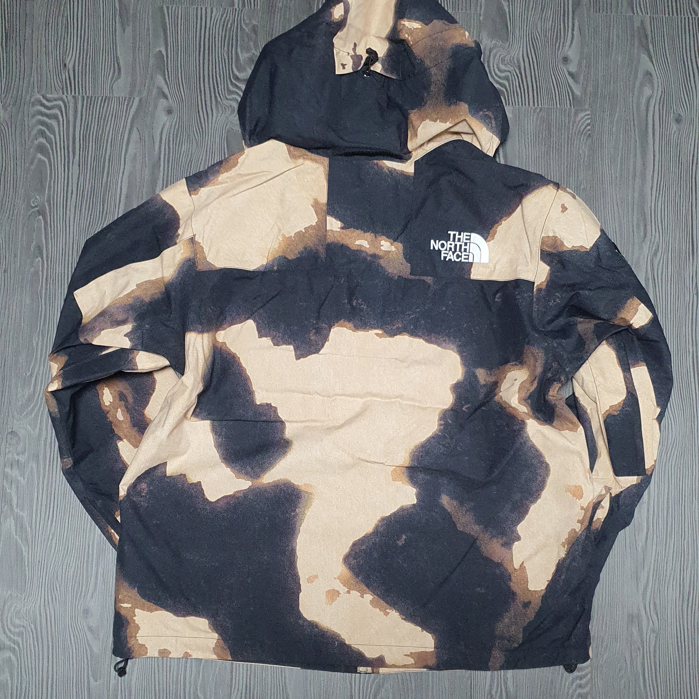 Supreme x The North Face Bleached Denim Print Mountain Jacket Black - 21FW 착용 스타일 - 2