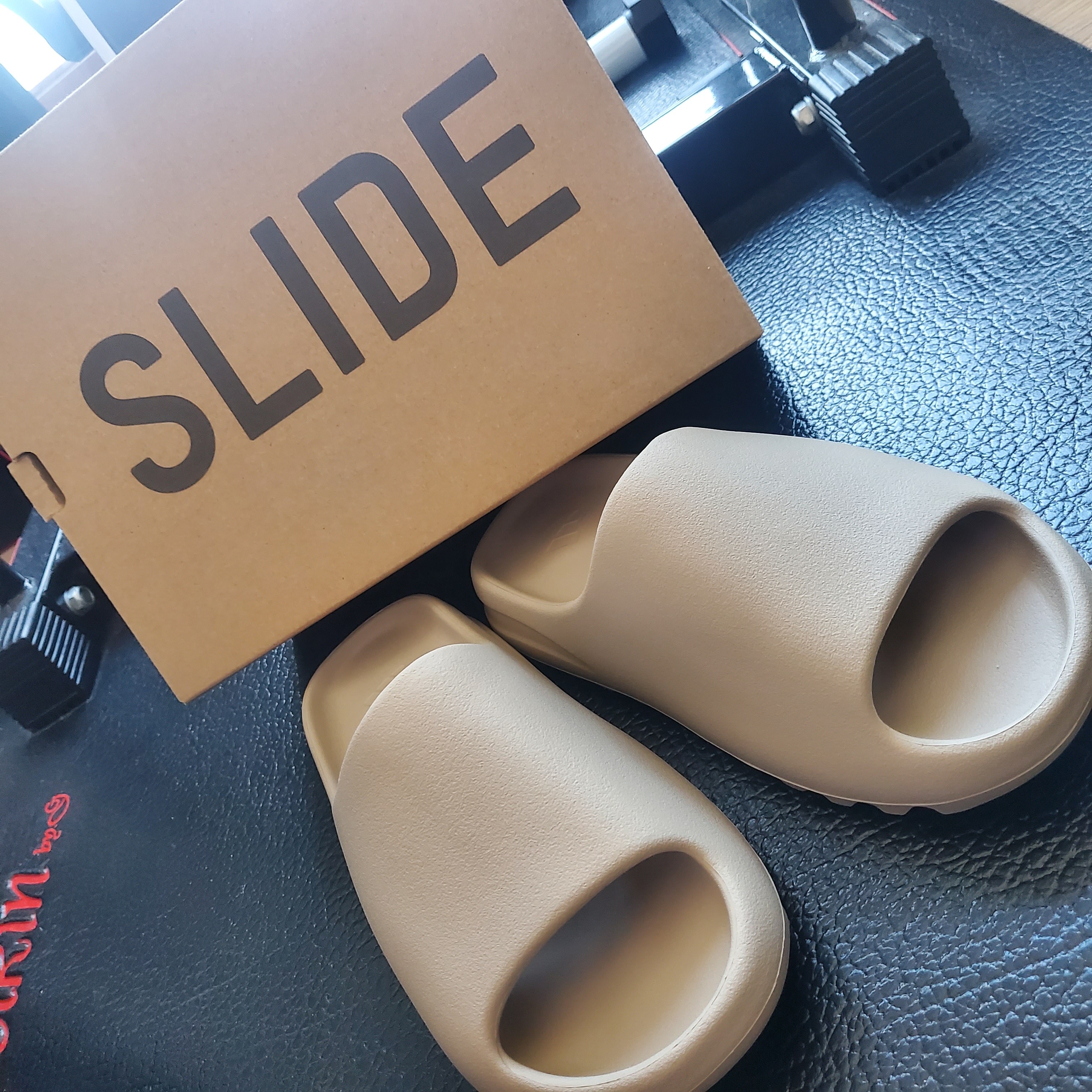 Adidas Yeezy Slide Pure - Re-Release Ver. 착용 스타일