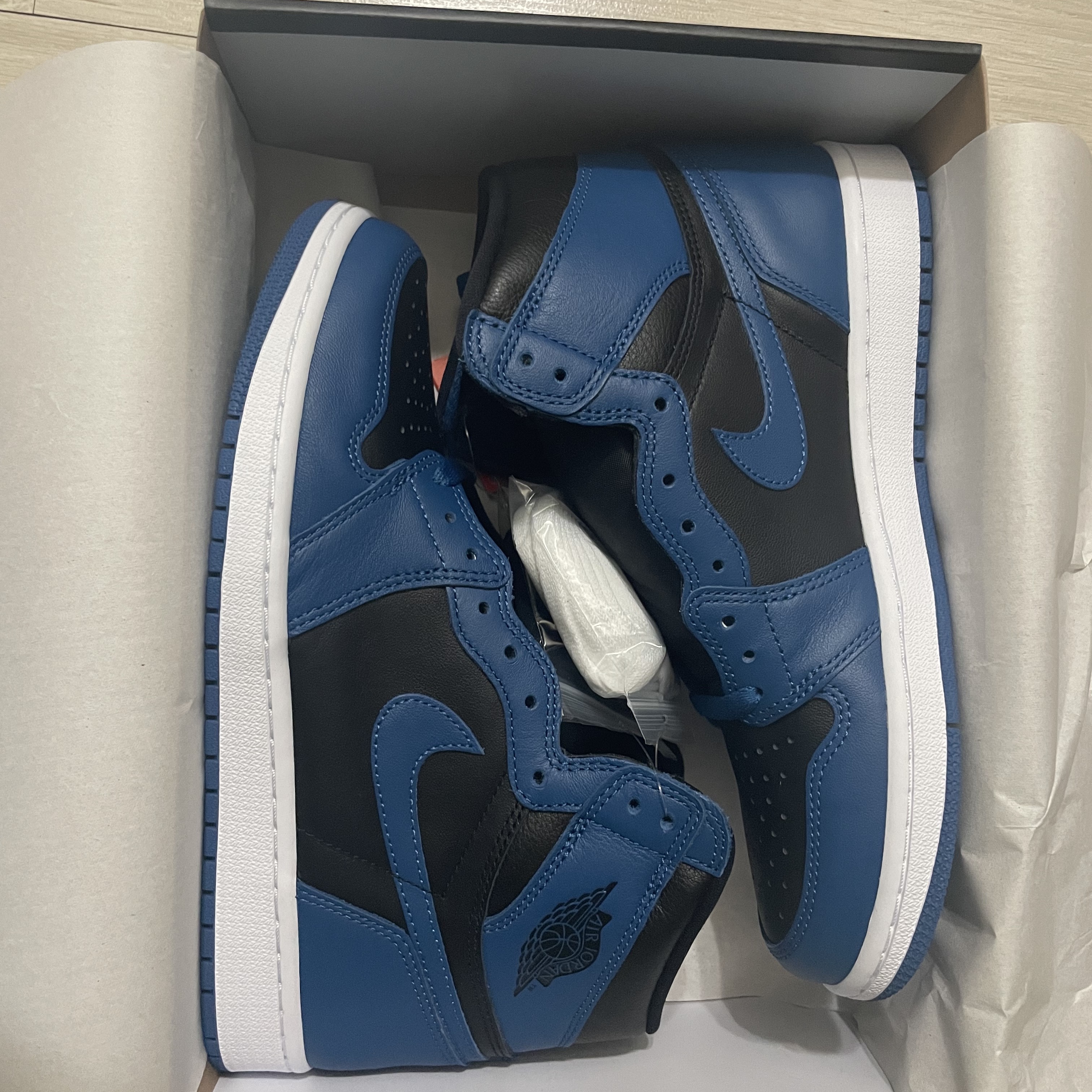 Jordan 1 Retro High OG Dark Marina Blue 착용 스타일 - 1